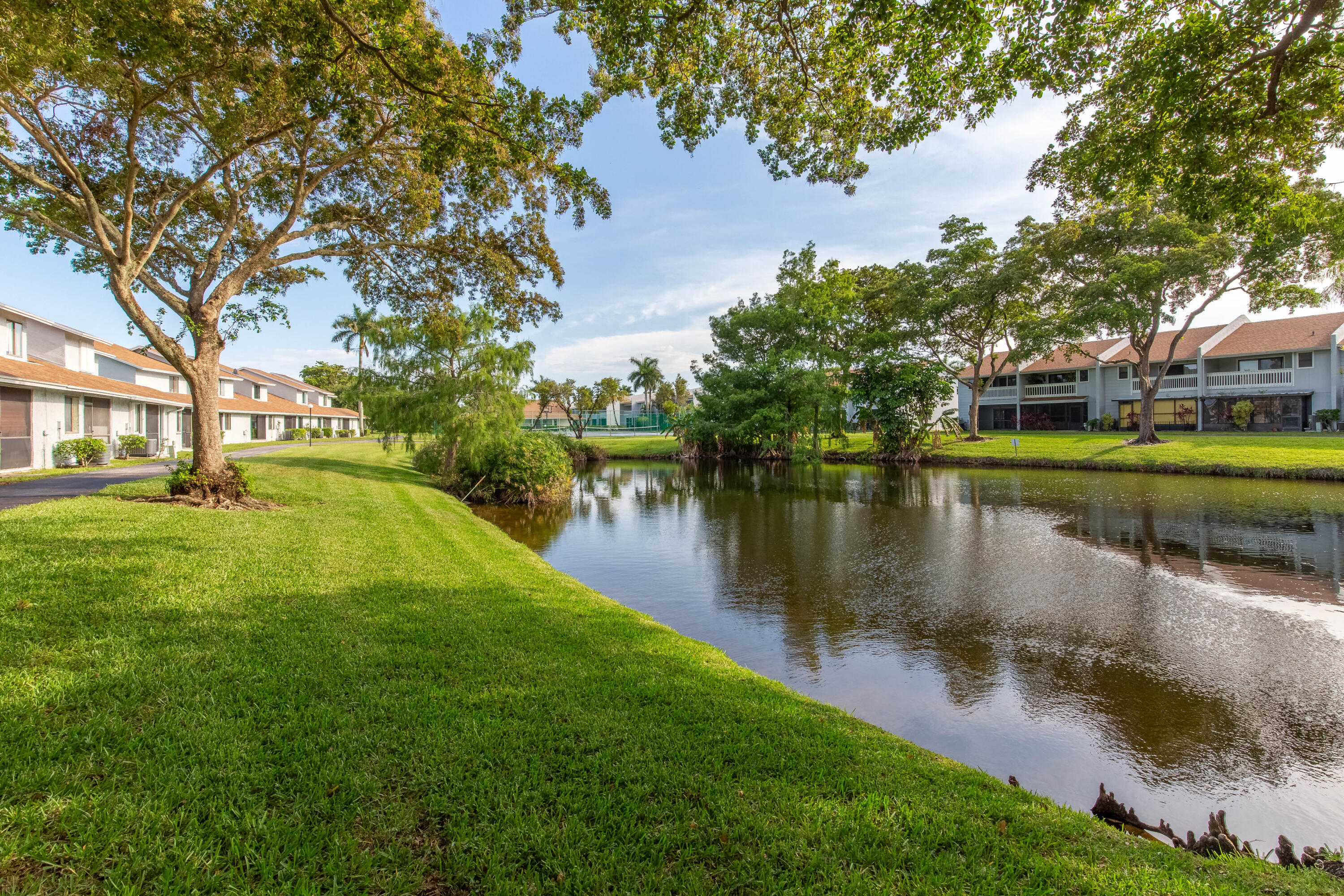 1599 Woodbridge Lakes Circle