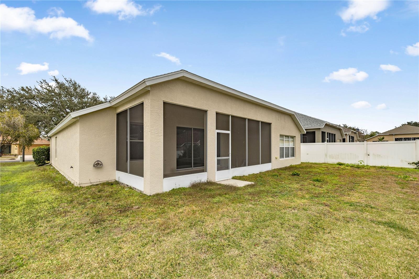 5650 SW 40 PL