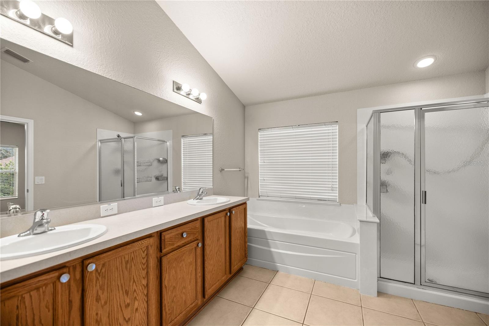 5650 SW 40 PL
