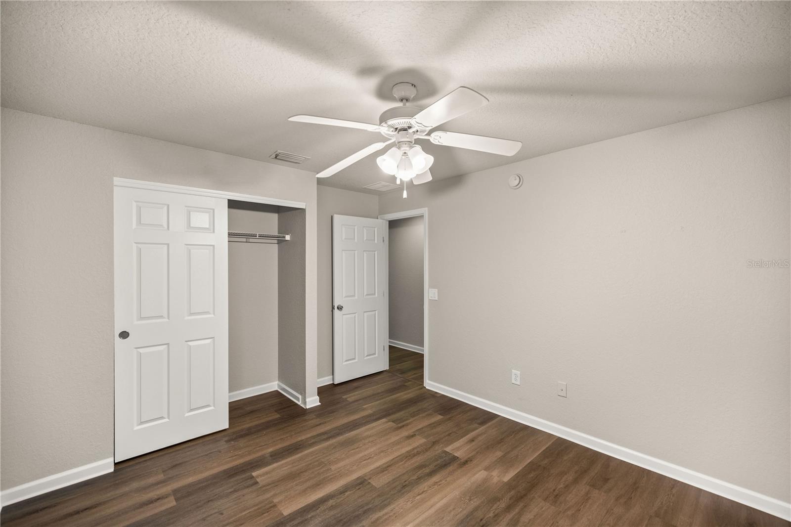 5650 SW 40 PL
