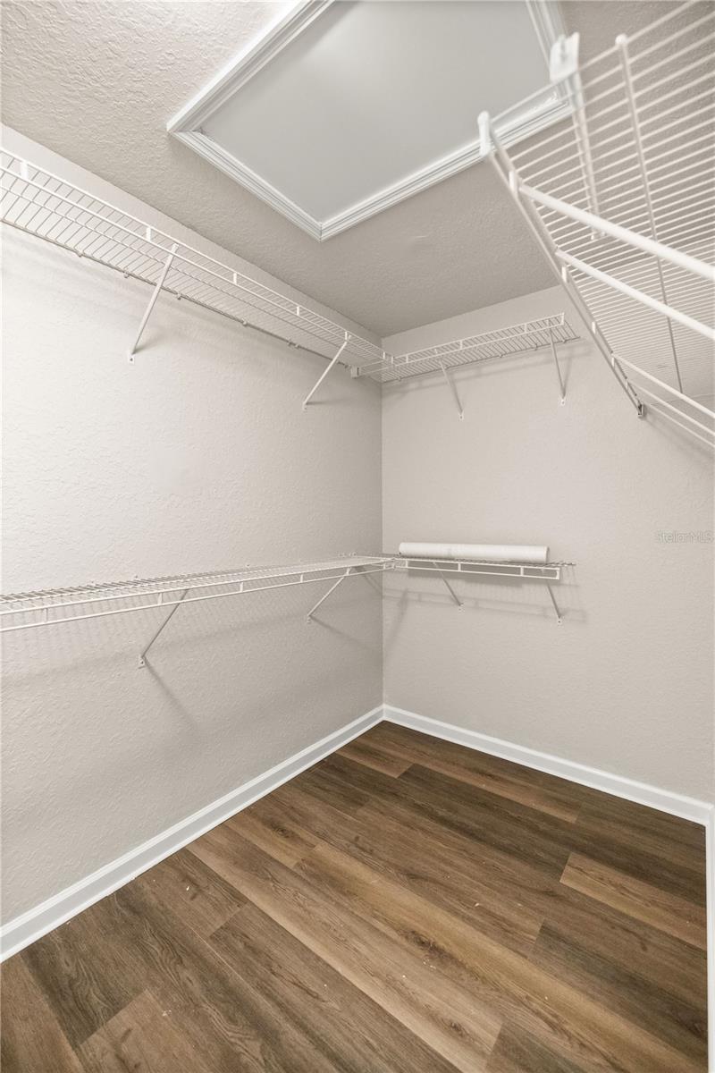 5650 SW 40 PL