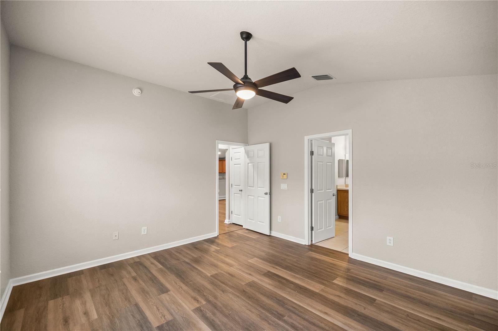 5650 SW 40 PL