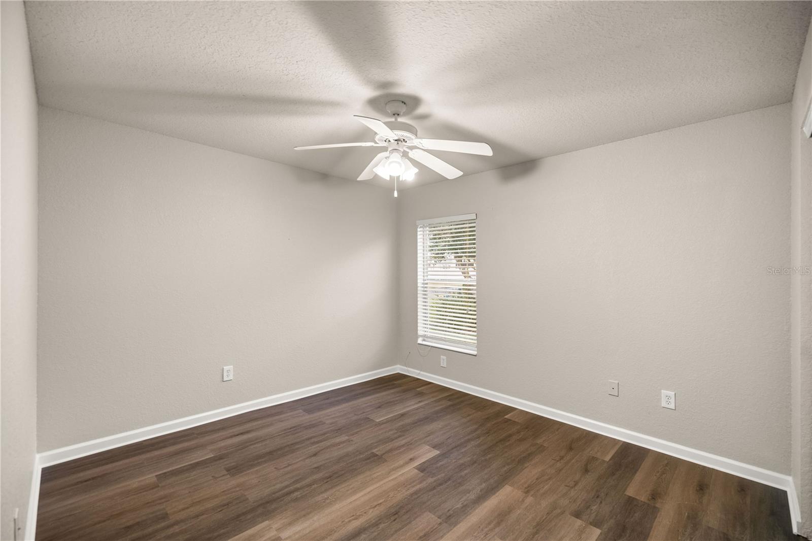 5650 SW 40 PL