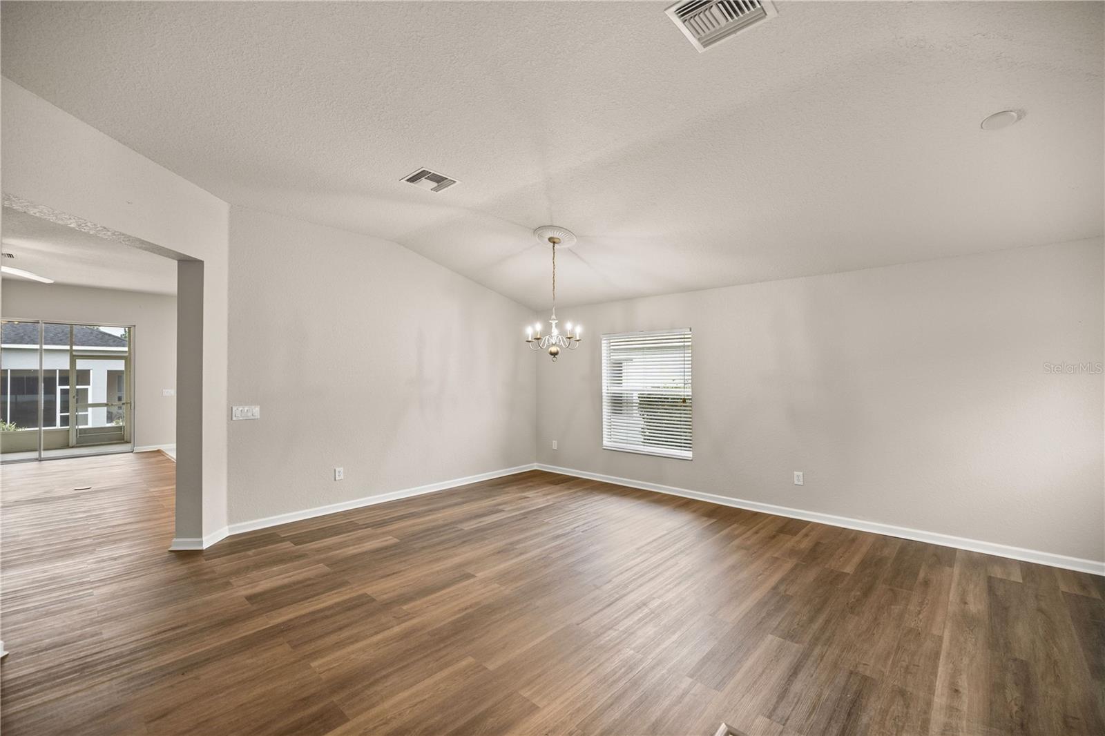 5650 SW 40 PL