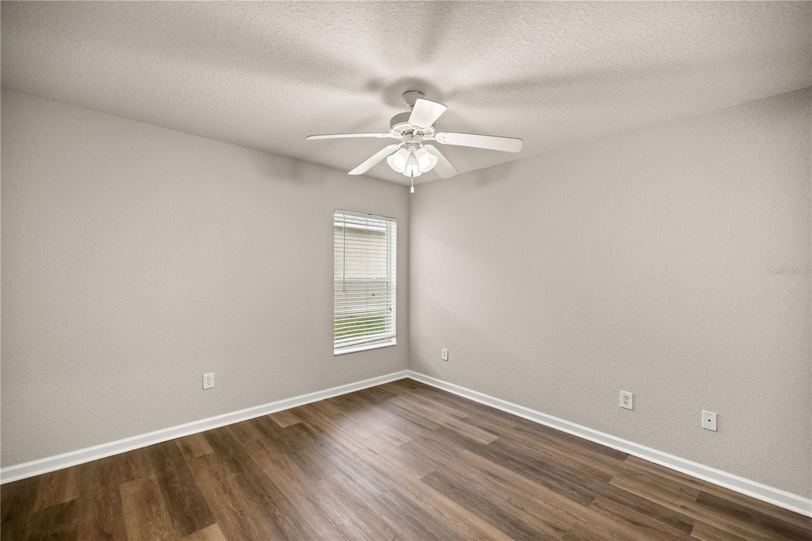 5650 SW 40 PL