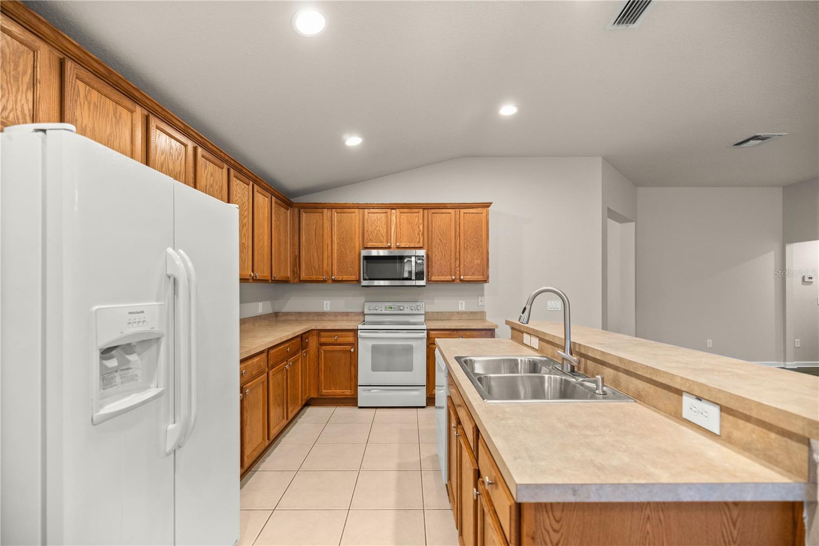 5650 SW 40 PL