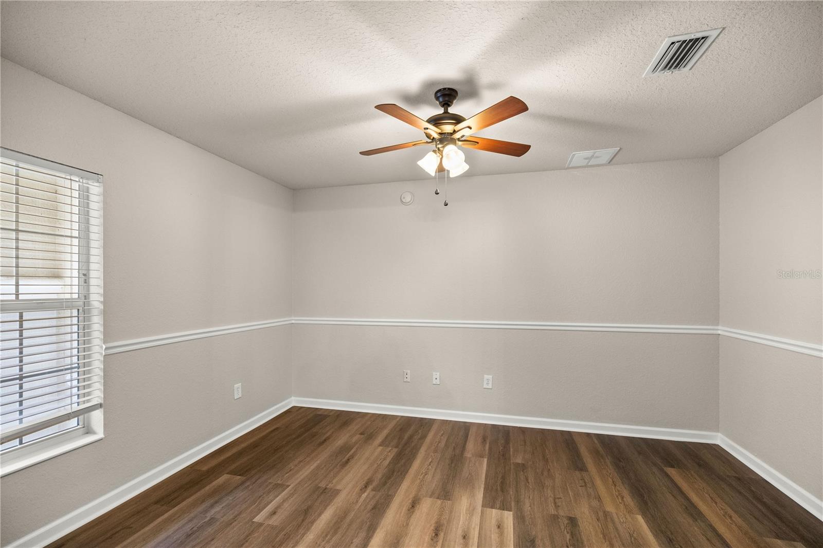 5650 SW 40 PL
