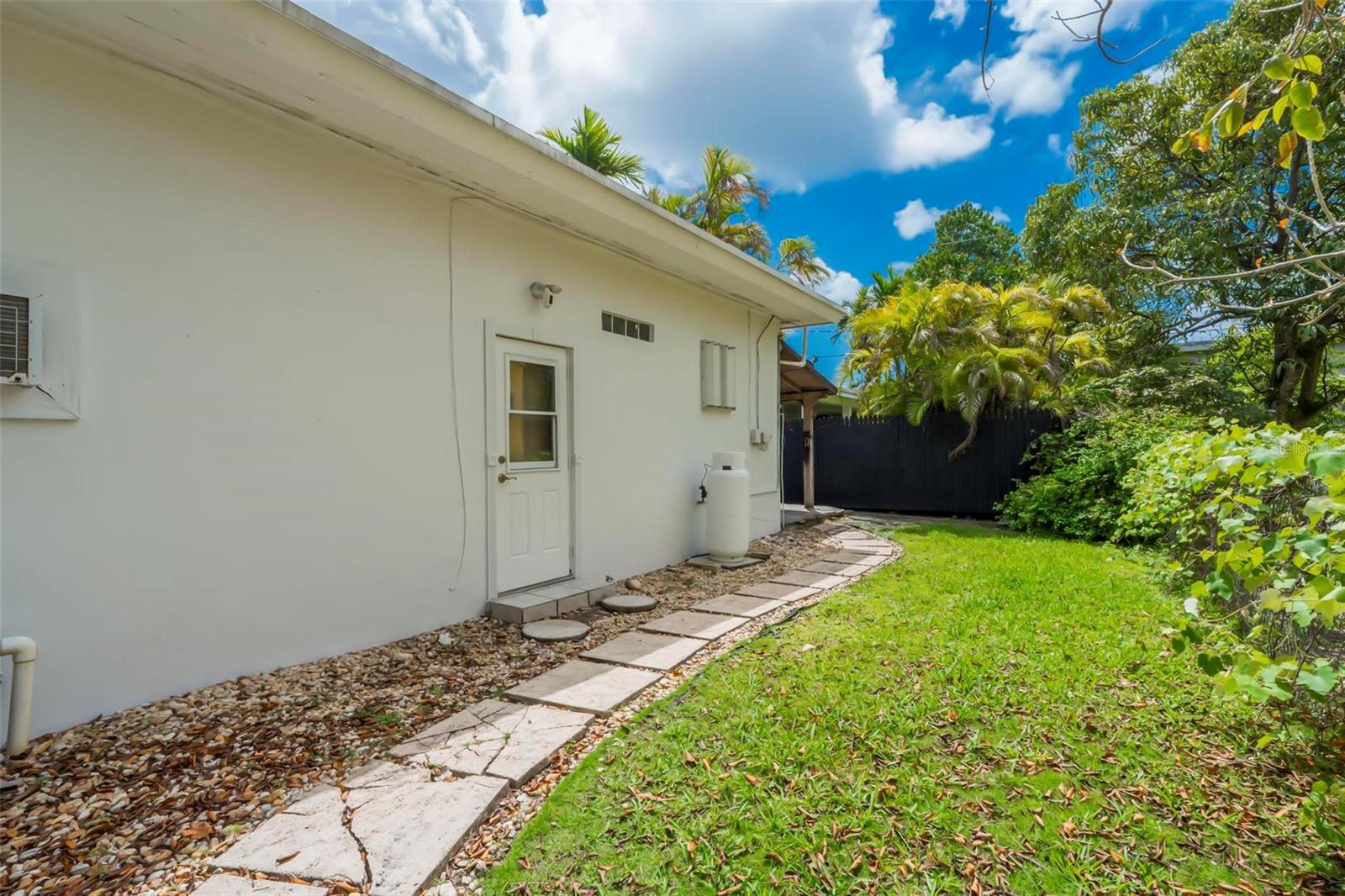 2300 SW 24TH ST