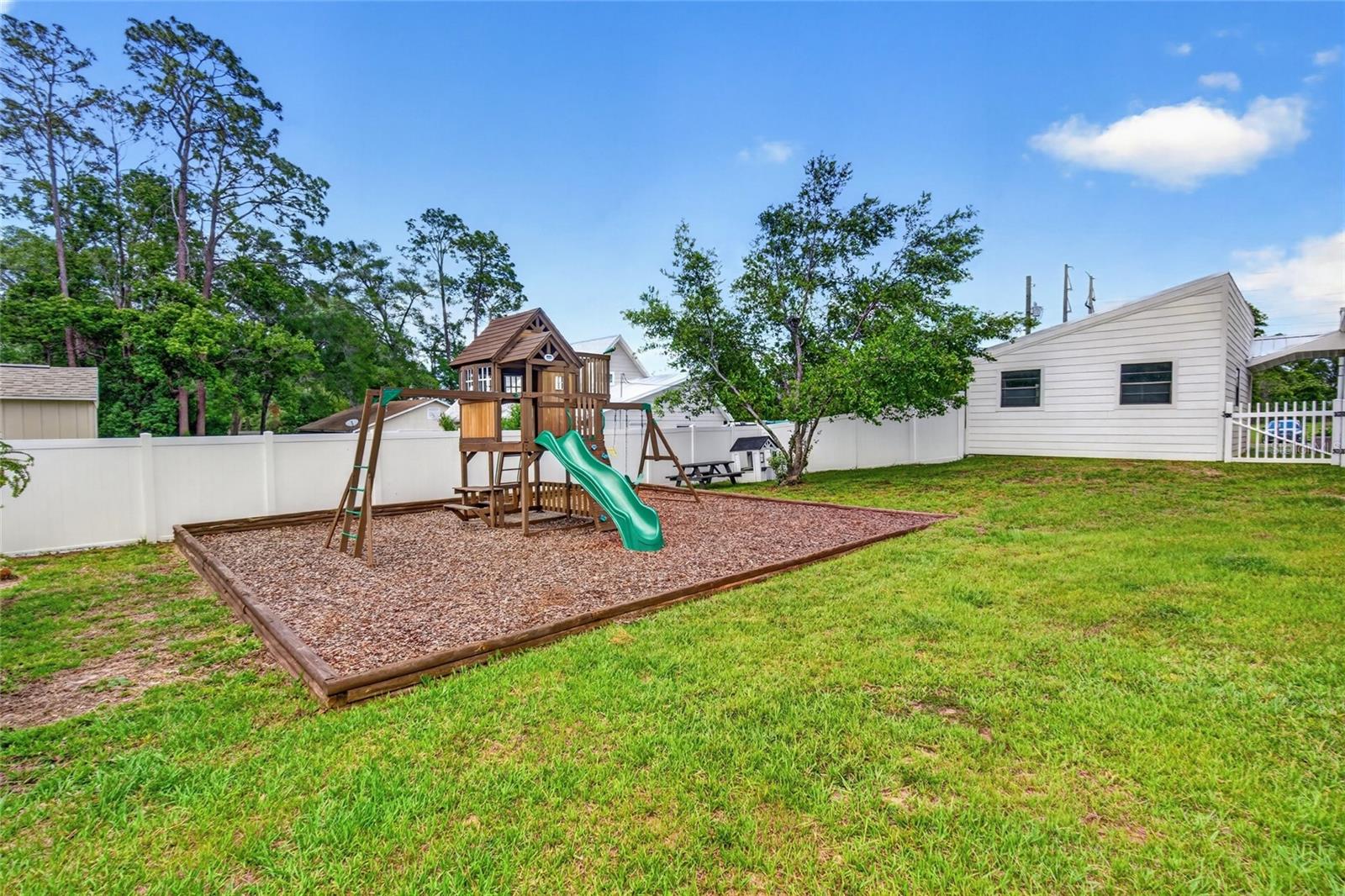 536 NE 43RD CT