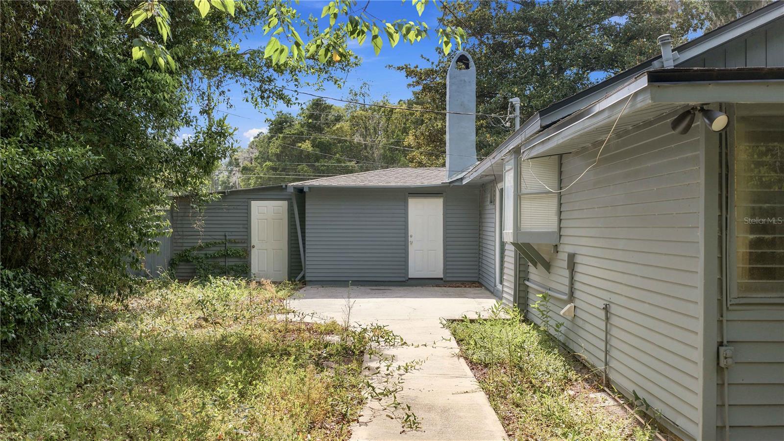 2107 NE 8TH RD