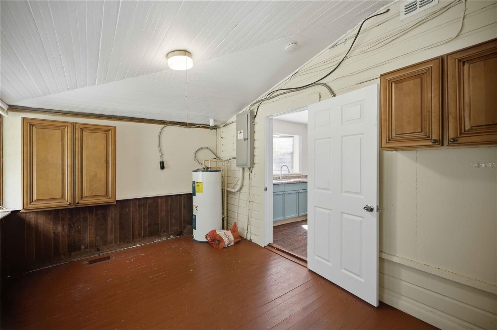 2107 NE 8TH RD