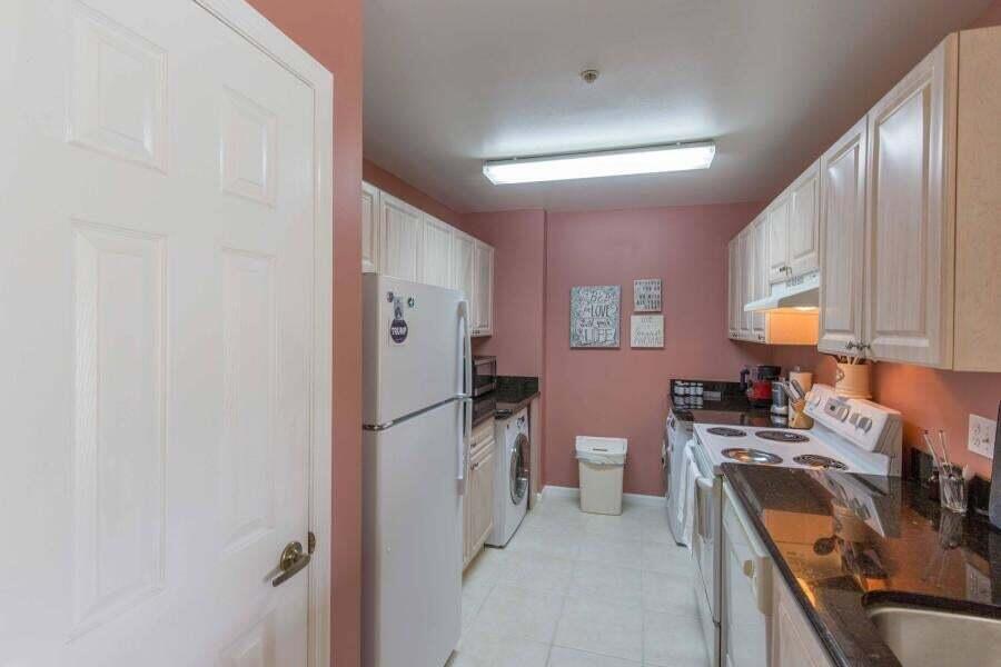 2100 Greenview Shores Boulevard 505