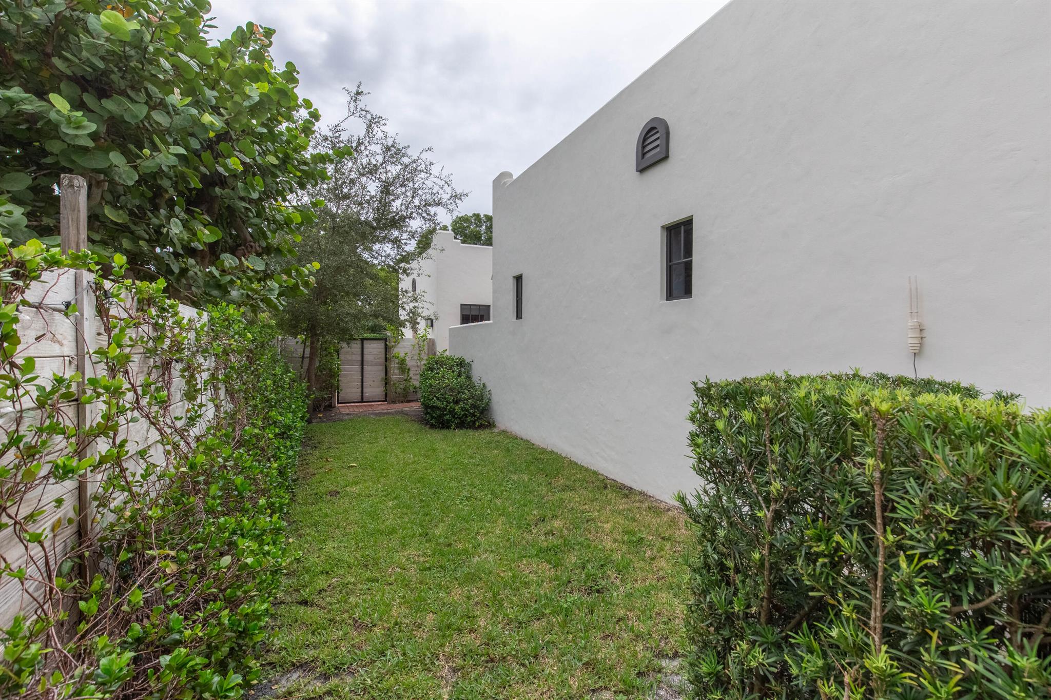2911 Poinsettia Avenue