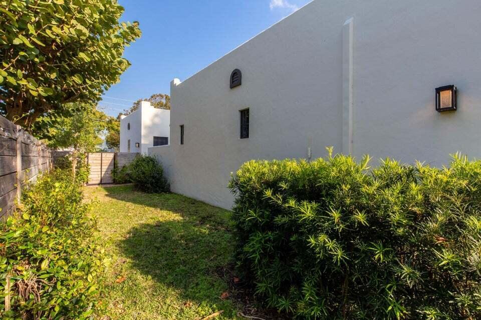 2911 Poinsettia Avenue