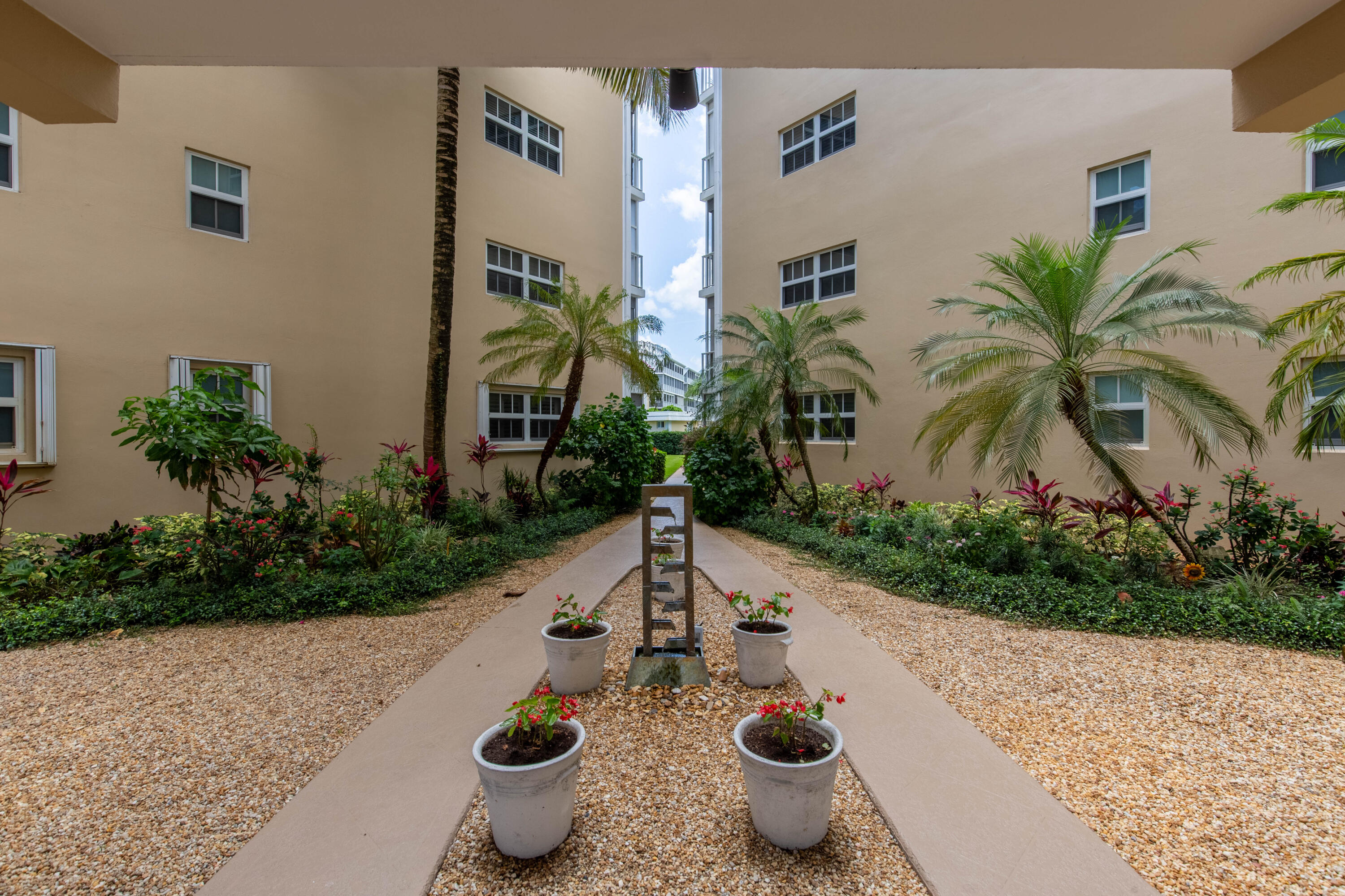 145 Boulevard 107