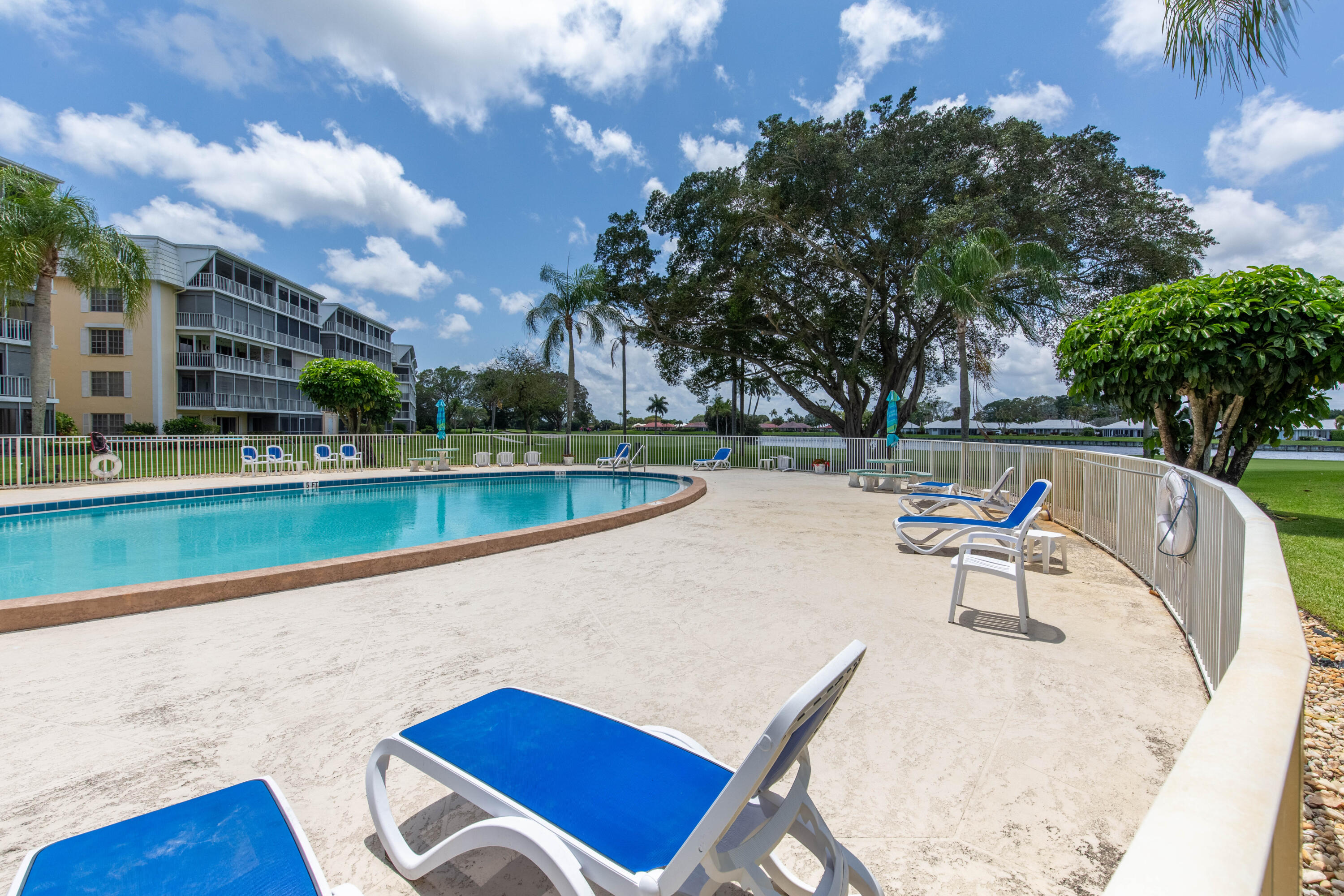 145 Boulevard 107