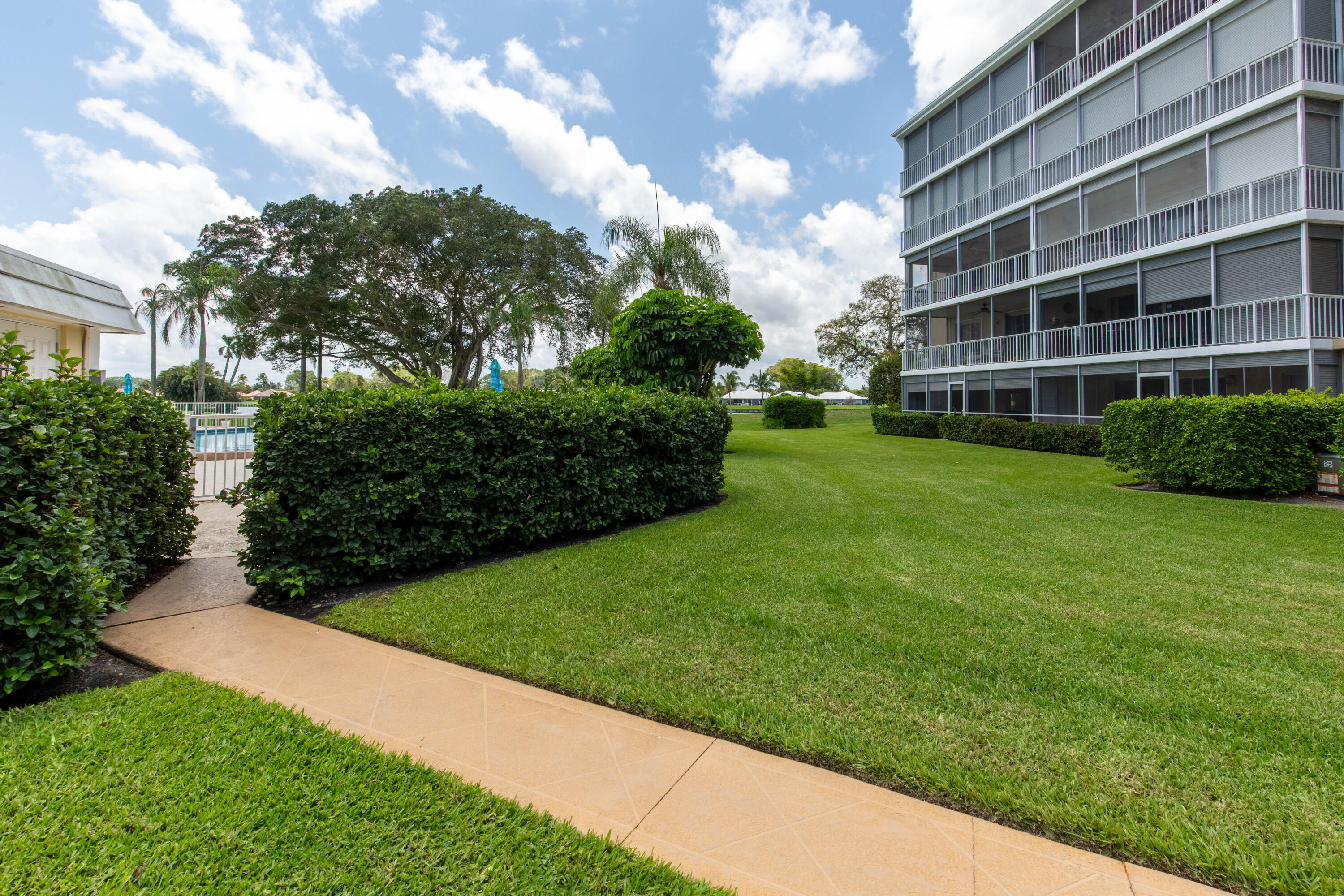145 Boulevard 107