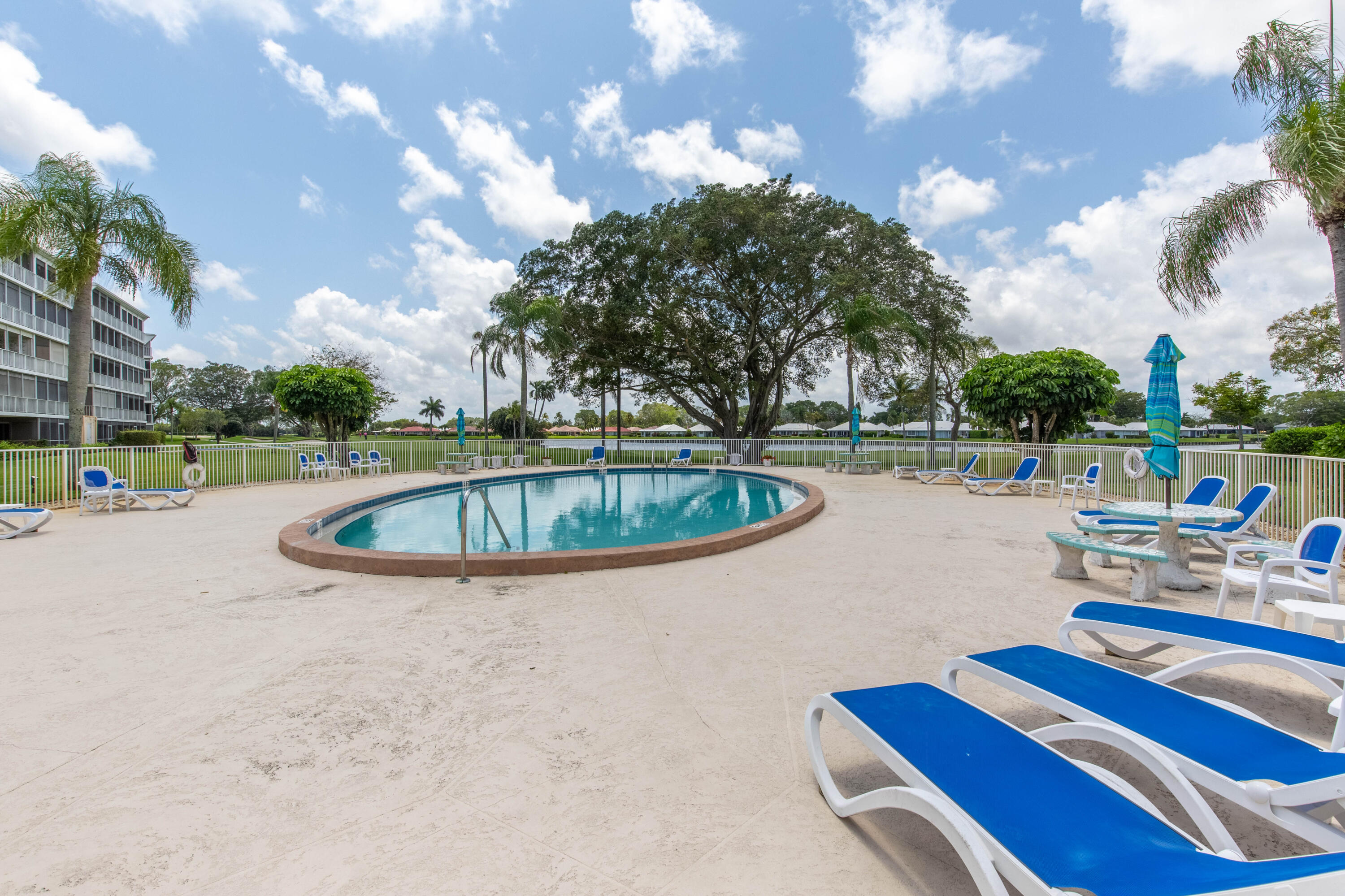145 Boulevard 107
