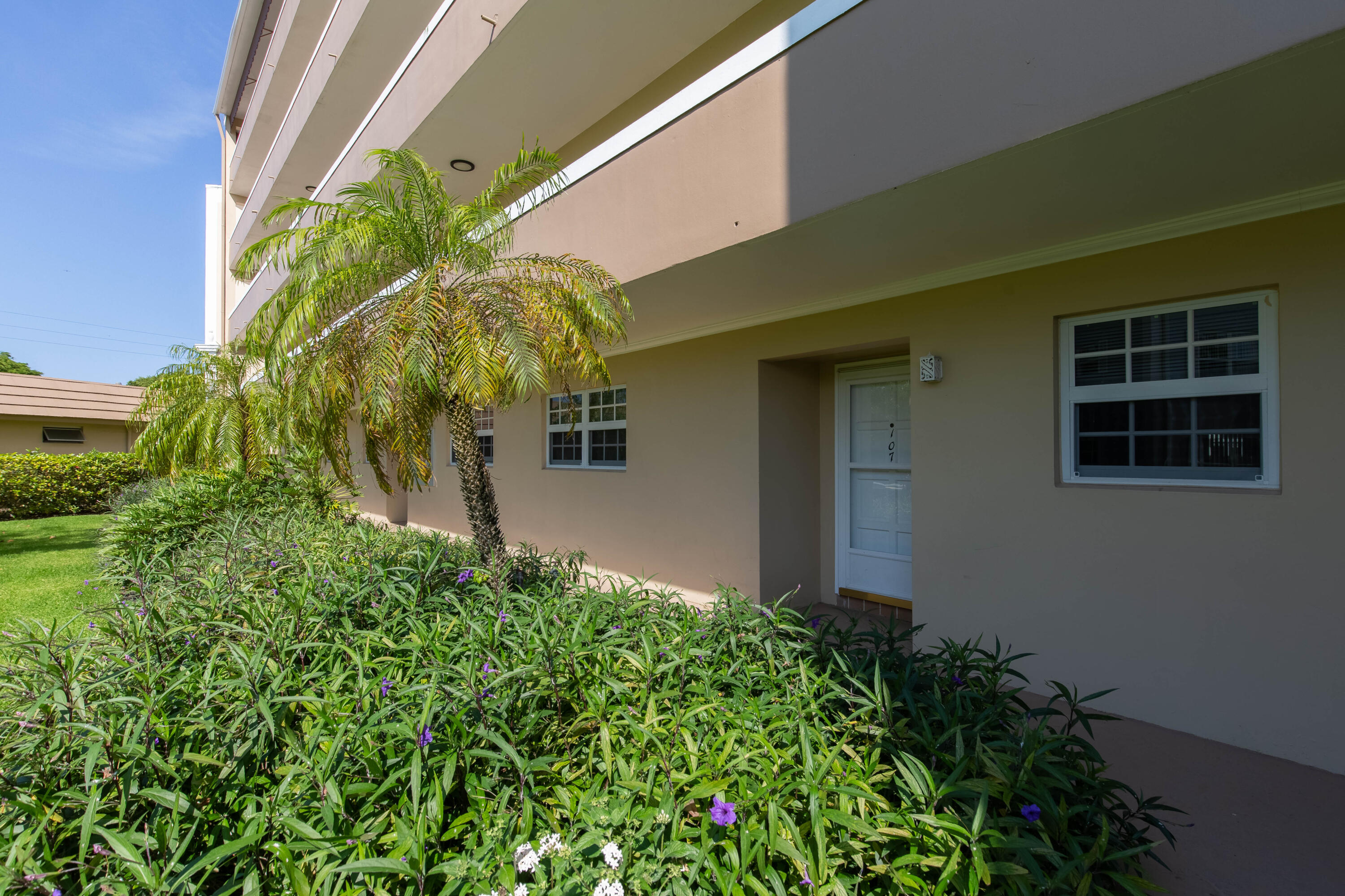 145 Boulevard 107