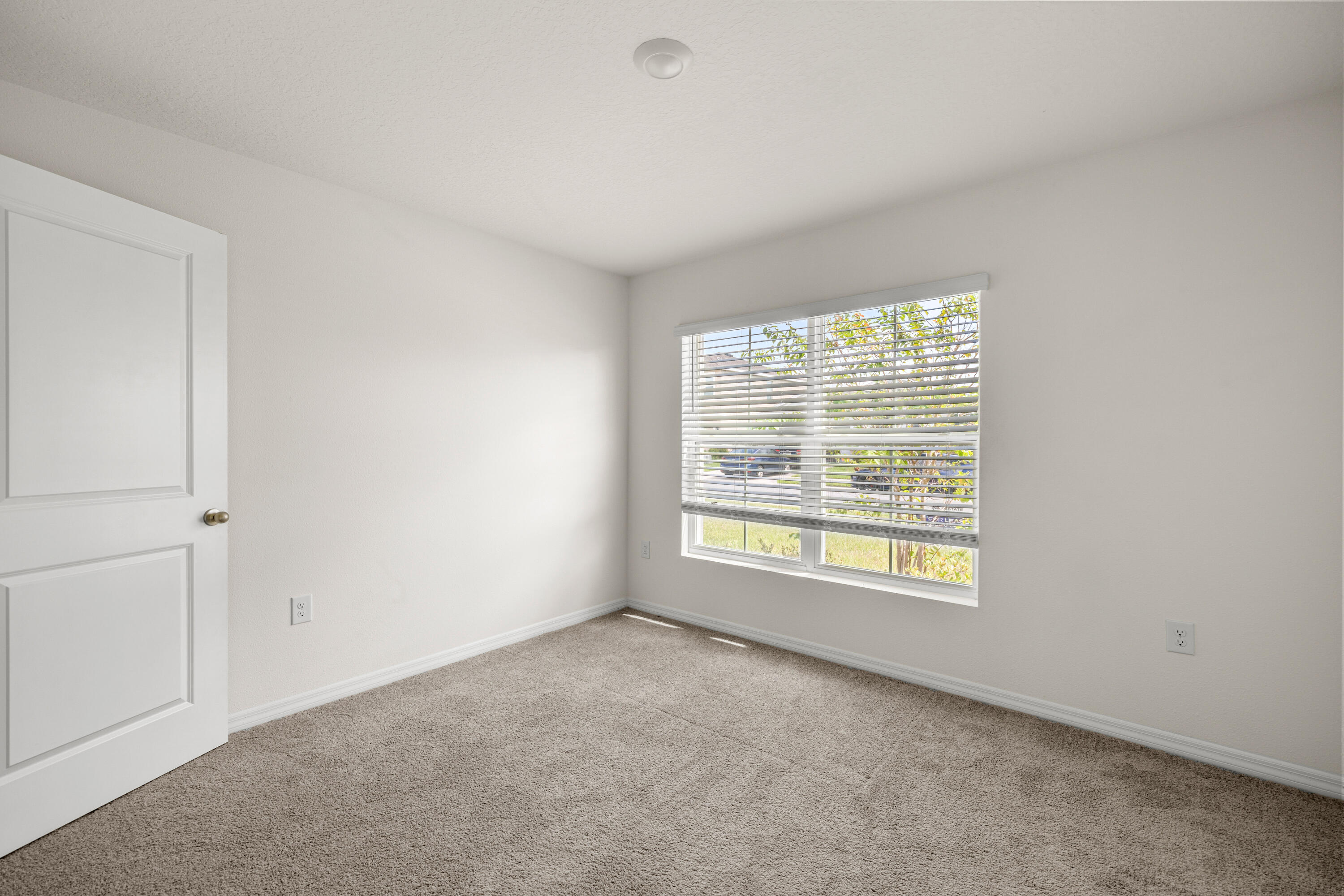 8904 SW 50th Terrace