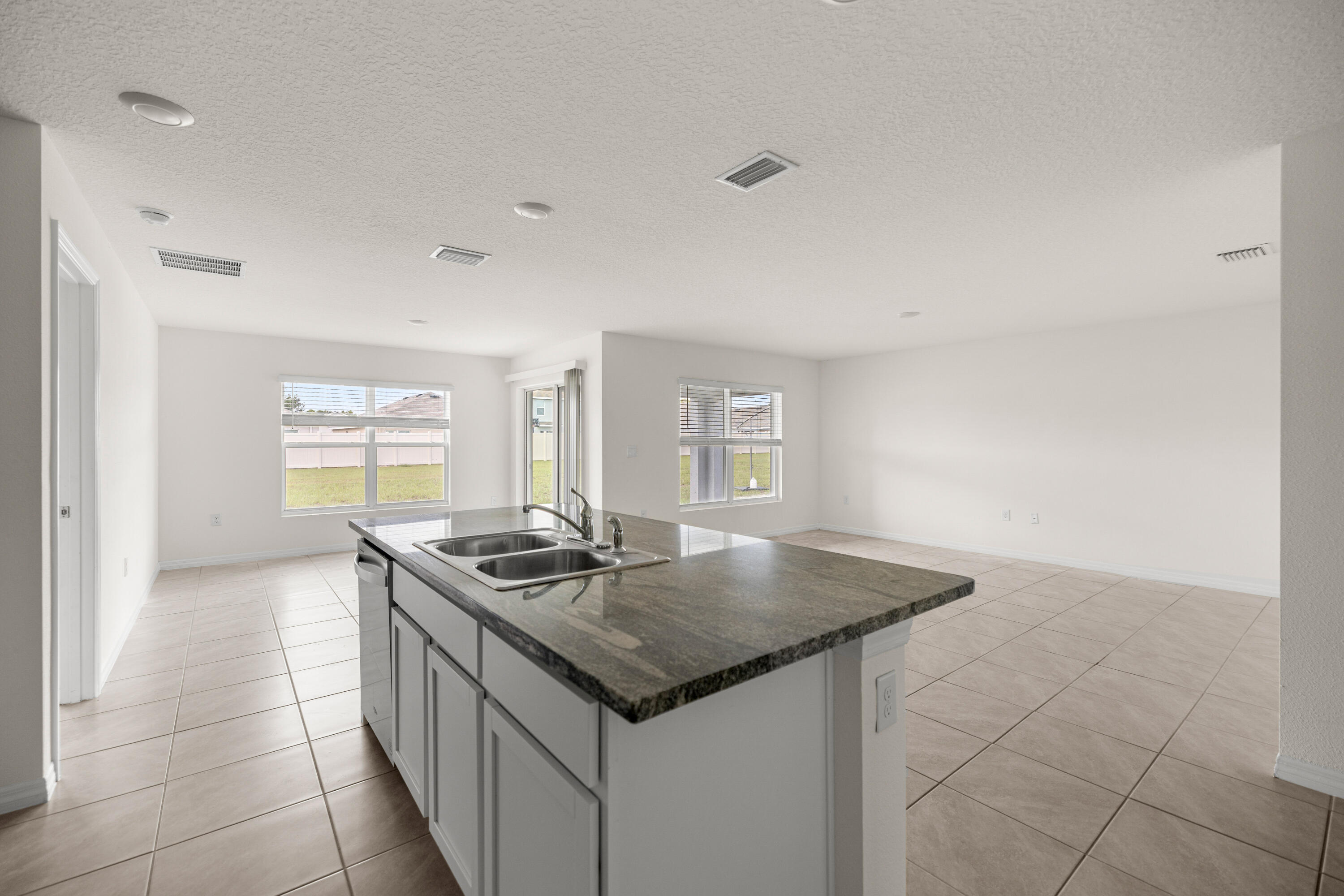 8904 SW 50th Terrace