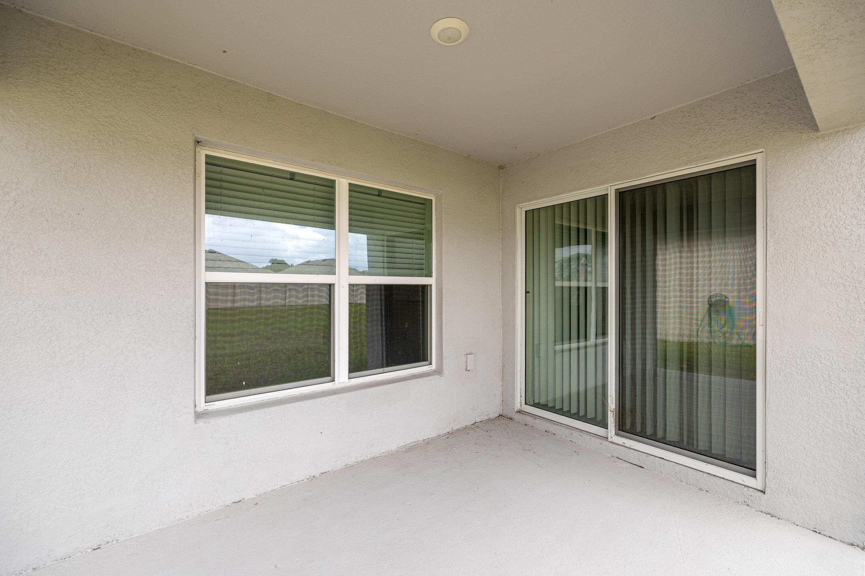 8904 SW 50th Terrace
