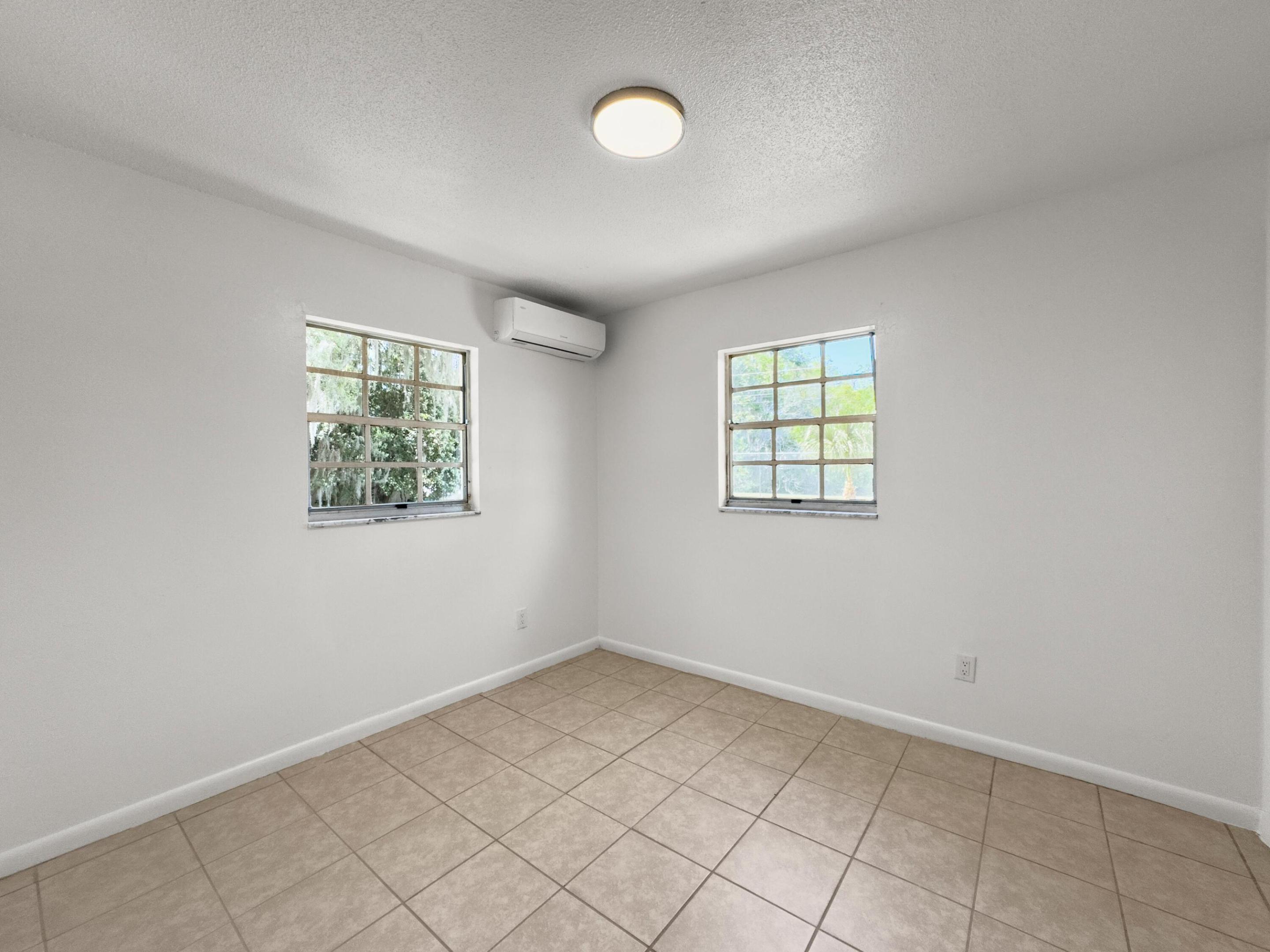 403 NE 26th Court