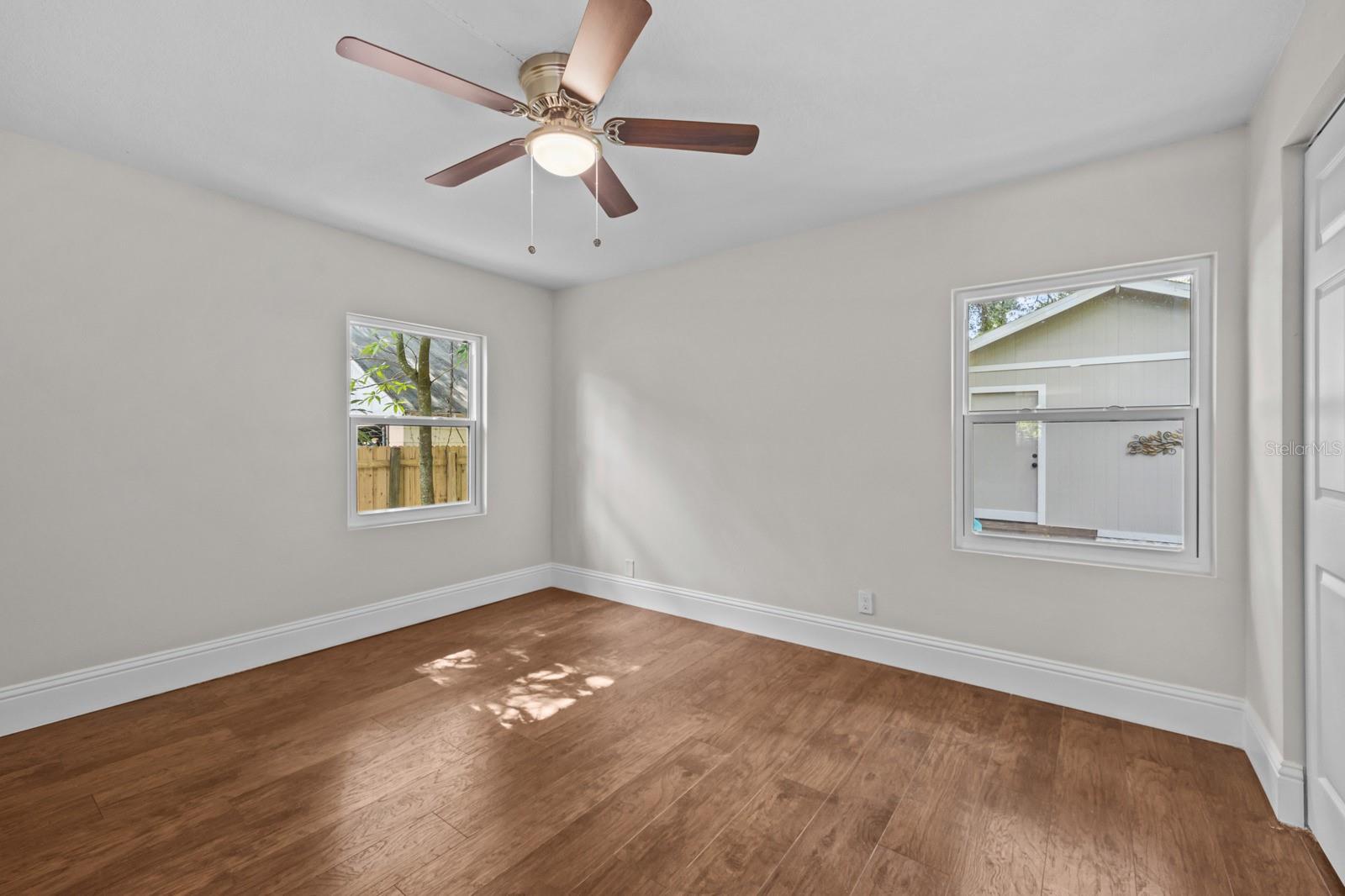 1009 E GENESEE ST
