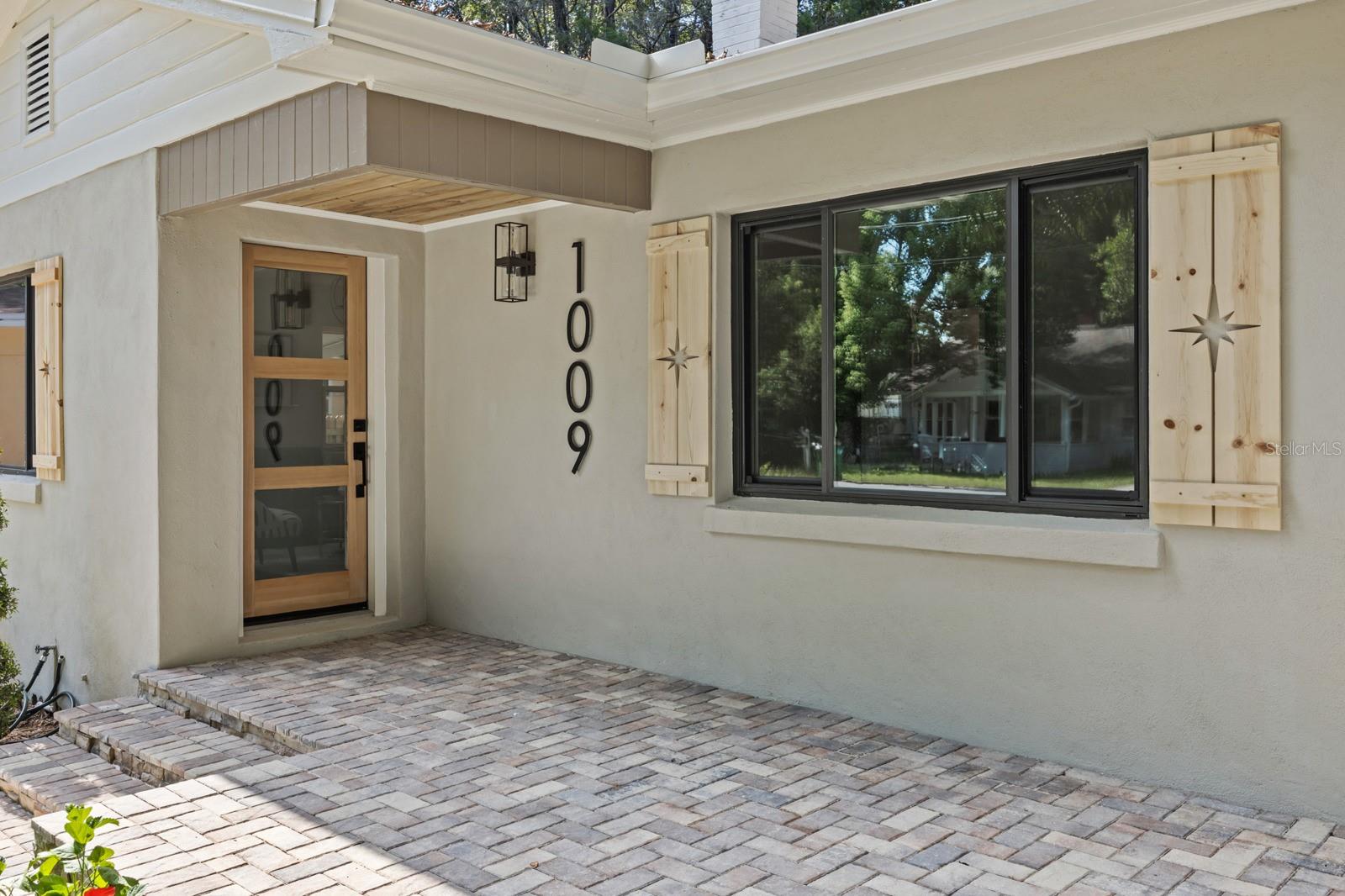 1009 E GENESEE ST