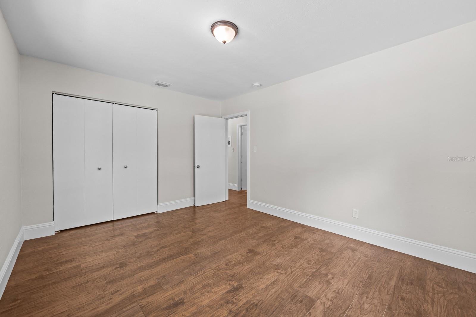 1009 E GENESEE ST