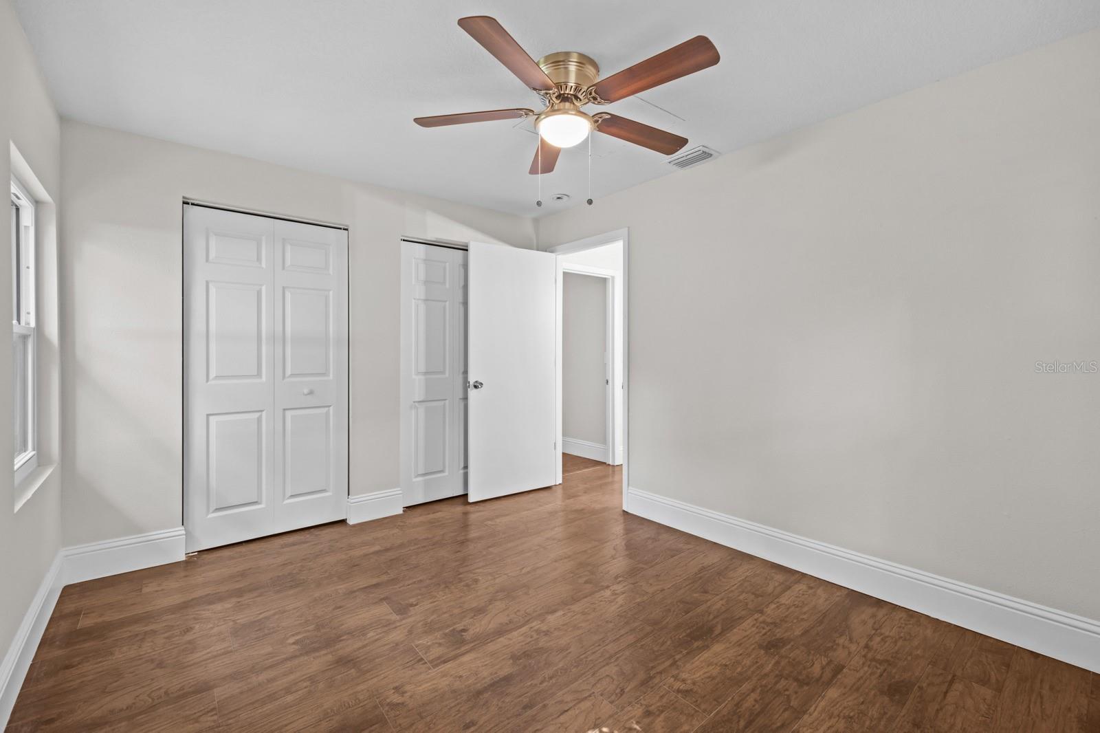 1009 E GENESEE ST