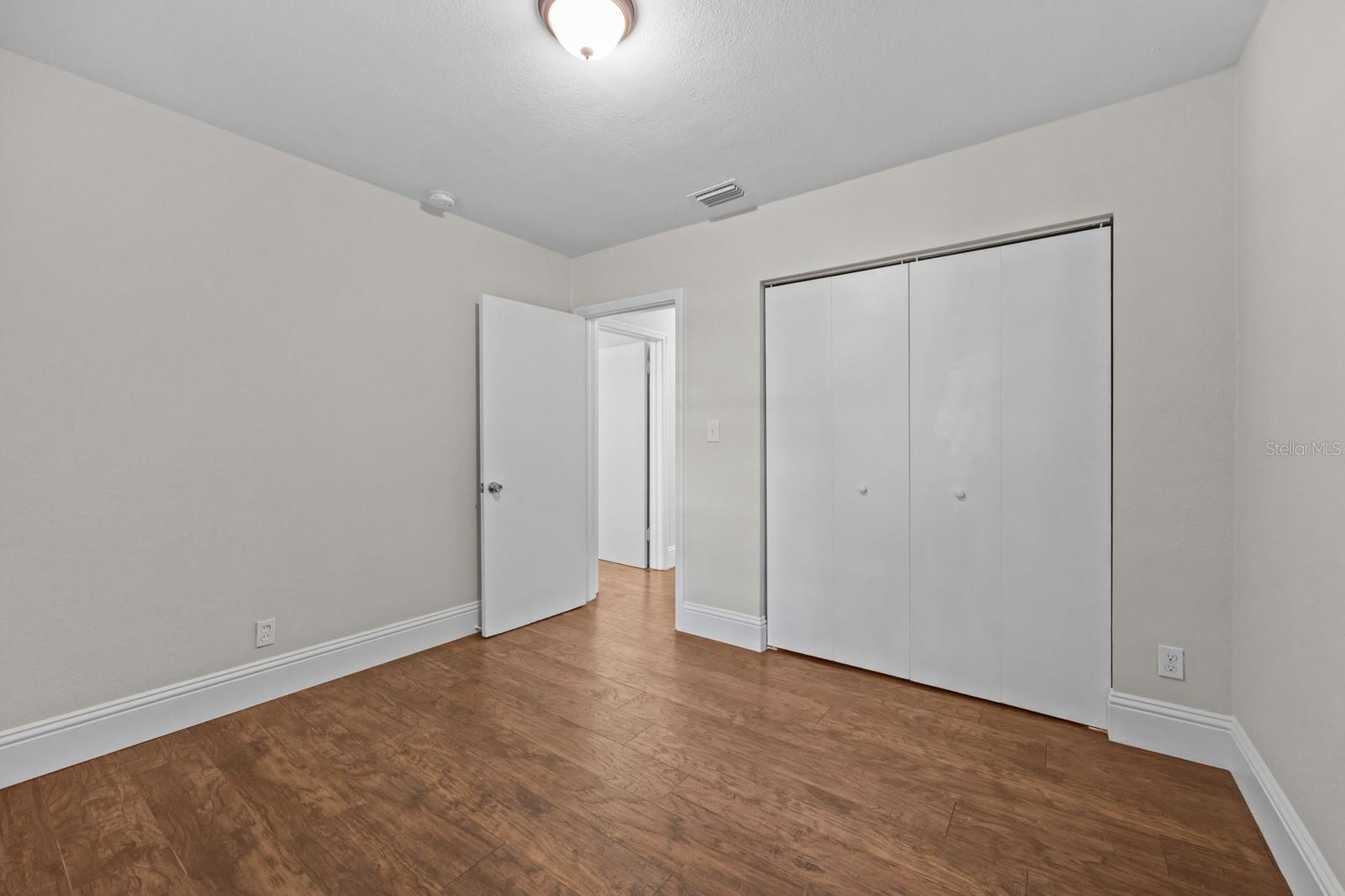 1009 E GENESEE ST