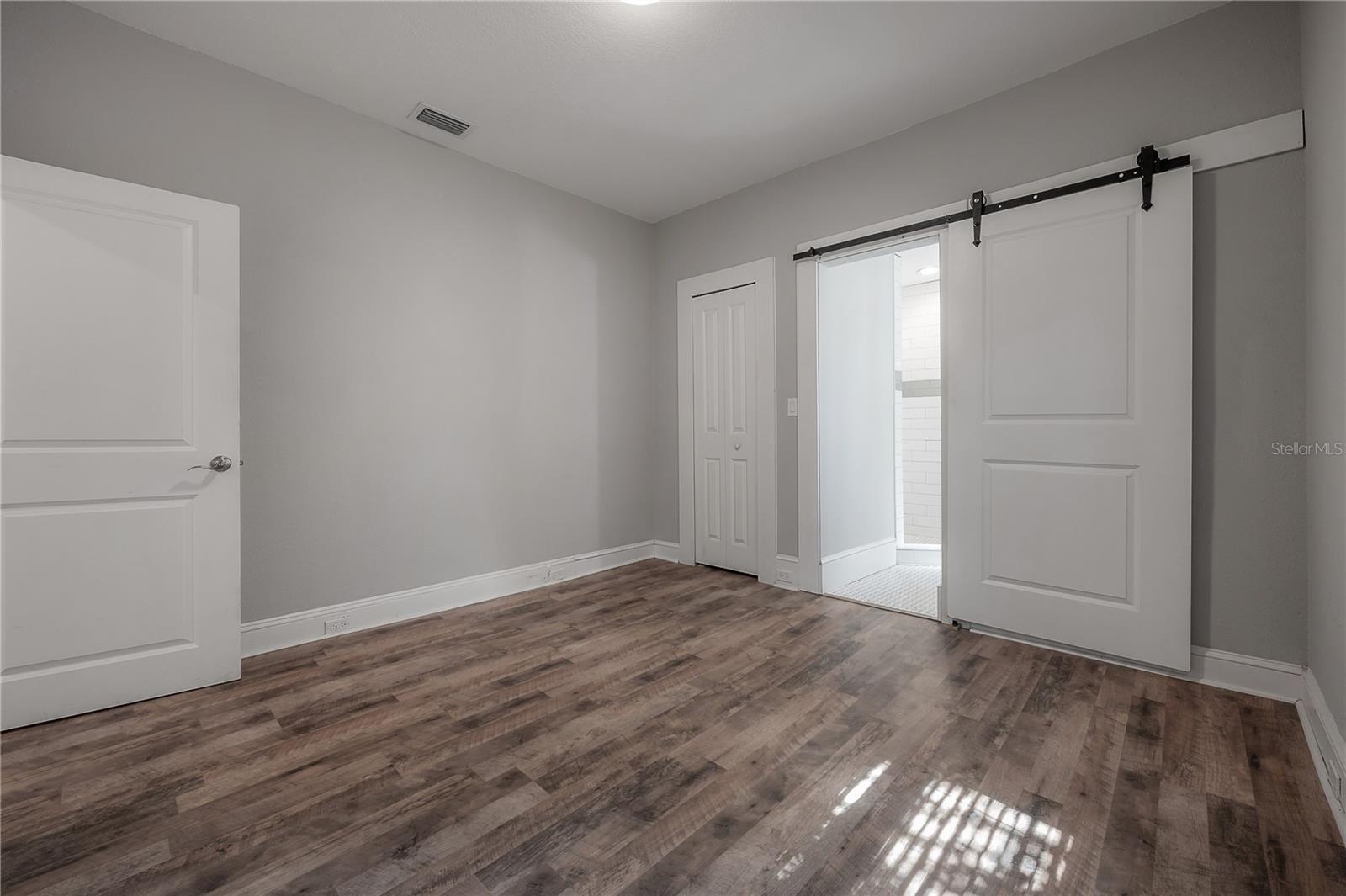 505 W WARREN AVE