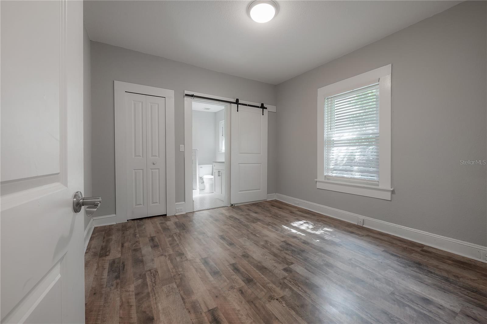505 W WARREN AVE