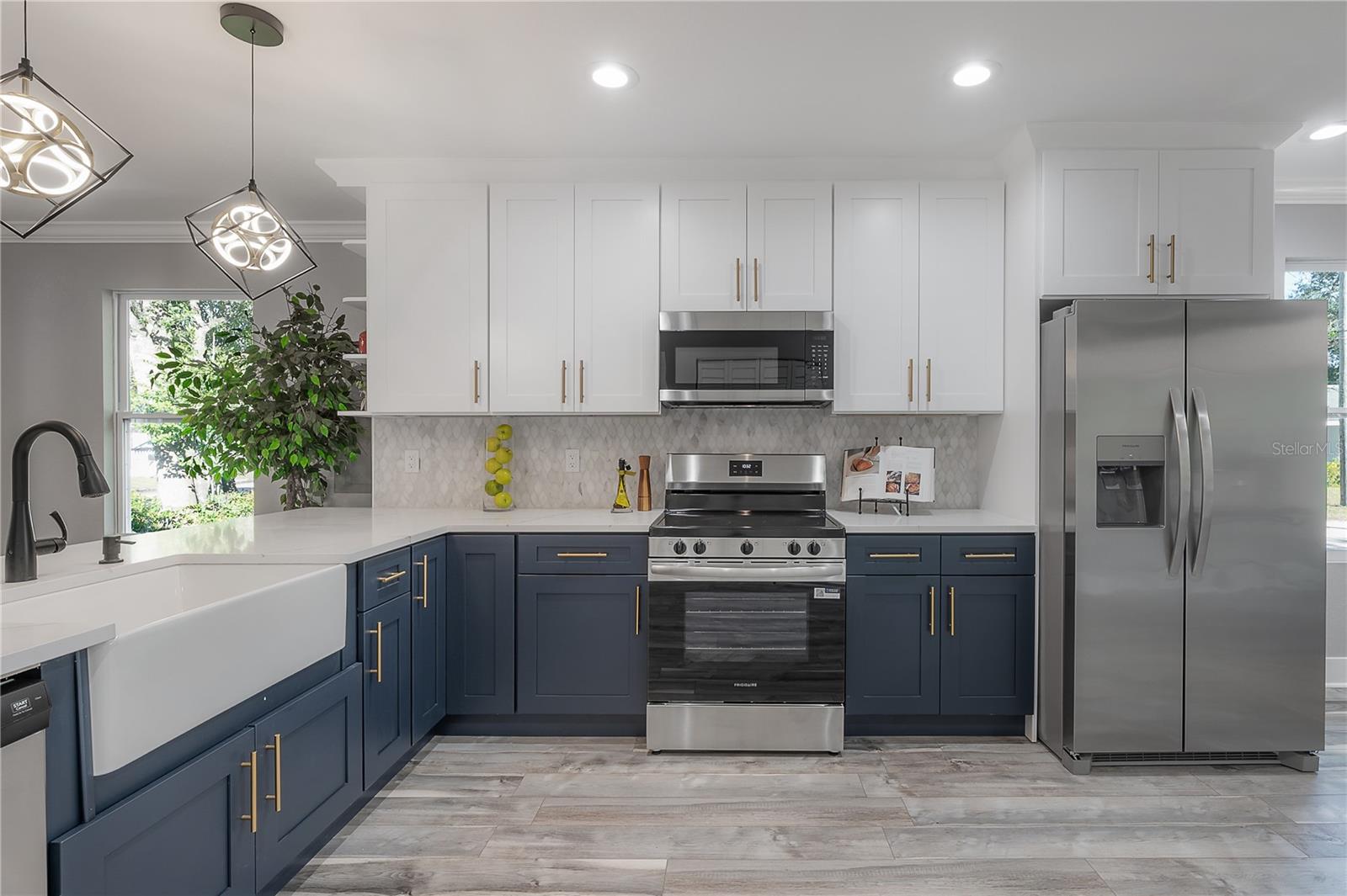 6505 N WELLINGTON AVE