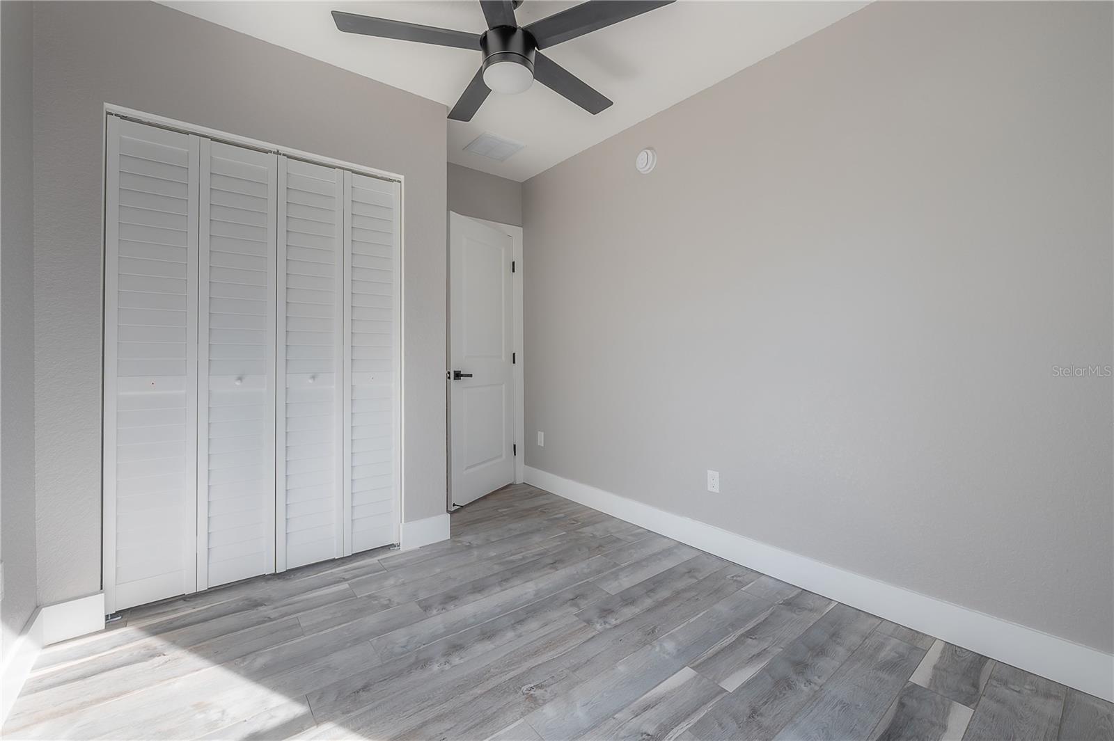 6505 N WELLINGTON AVE