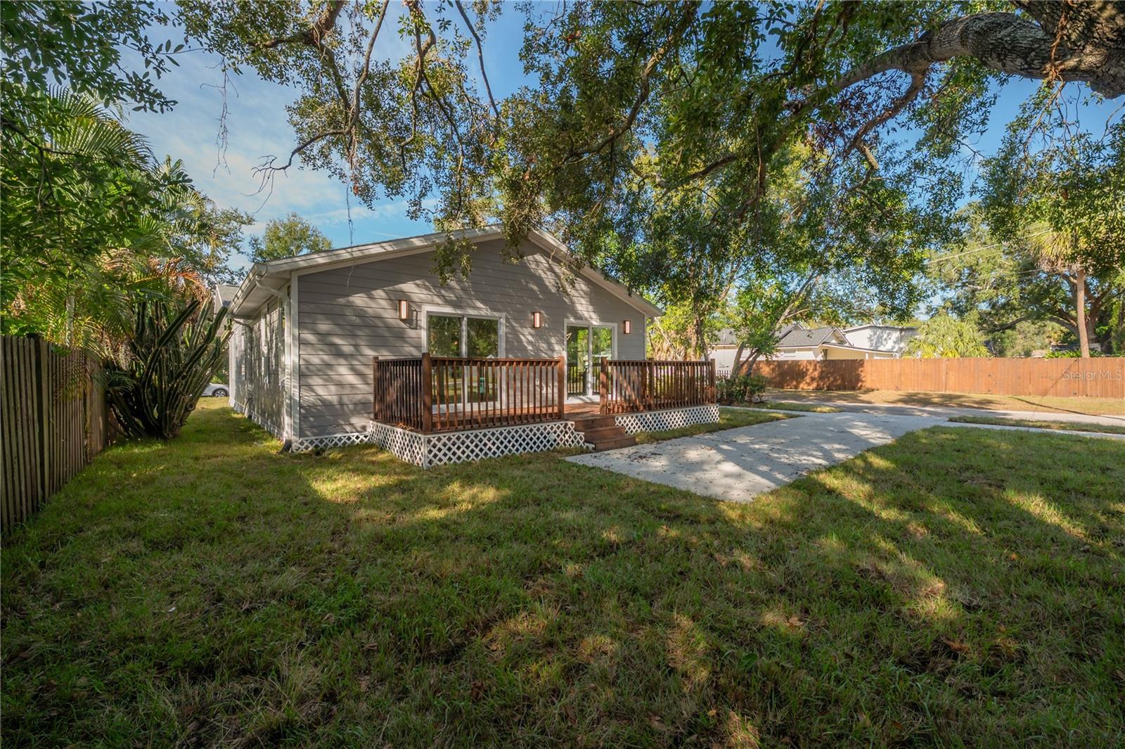 6505 N WELLINGTON AVE