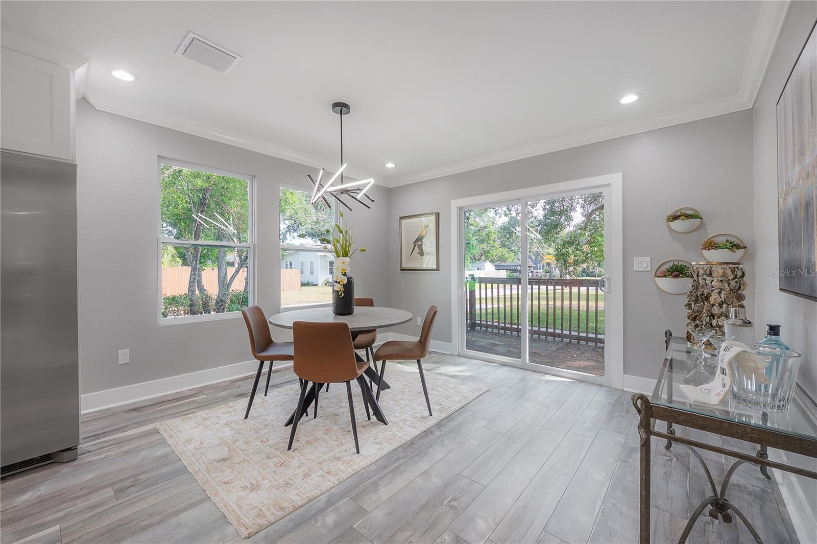 6505 N WELLINGTON AVE