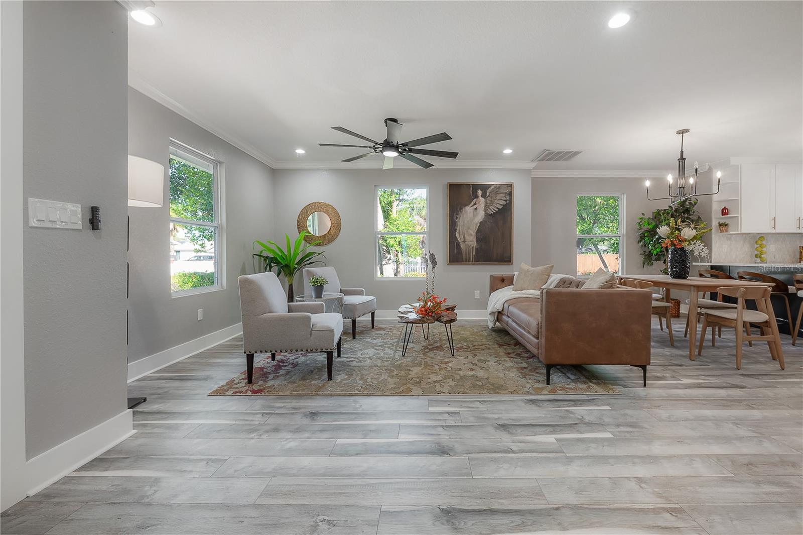 6505 N WELLINGTON AVE