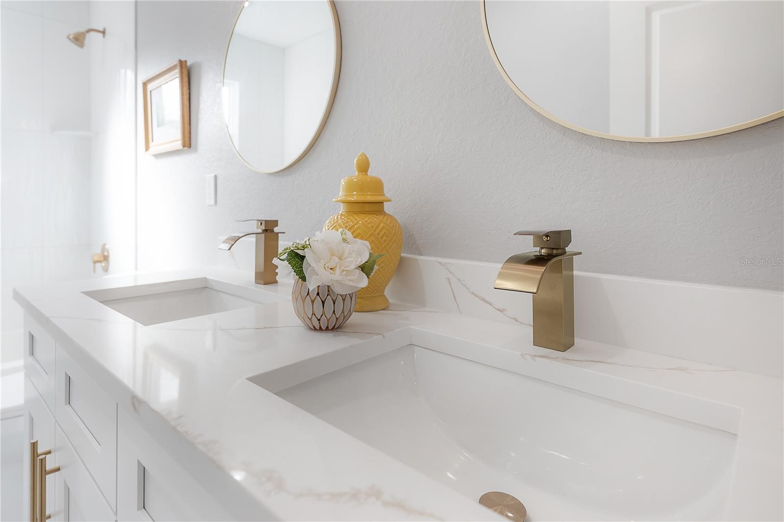 6505 N WELLINGTON AVE