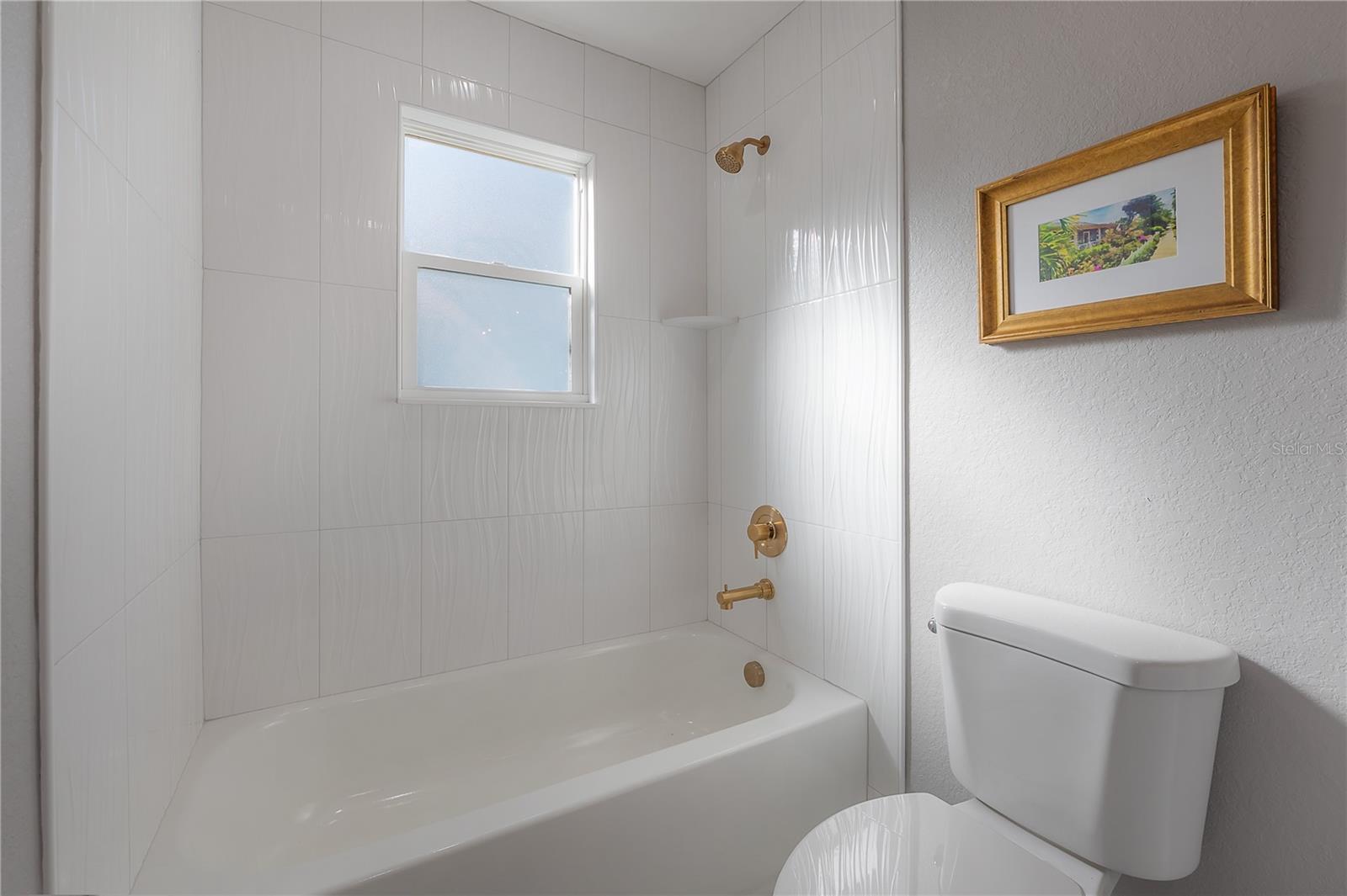 6505 N WELLINGTON AVE