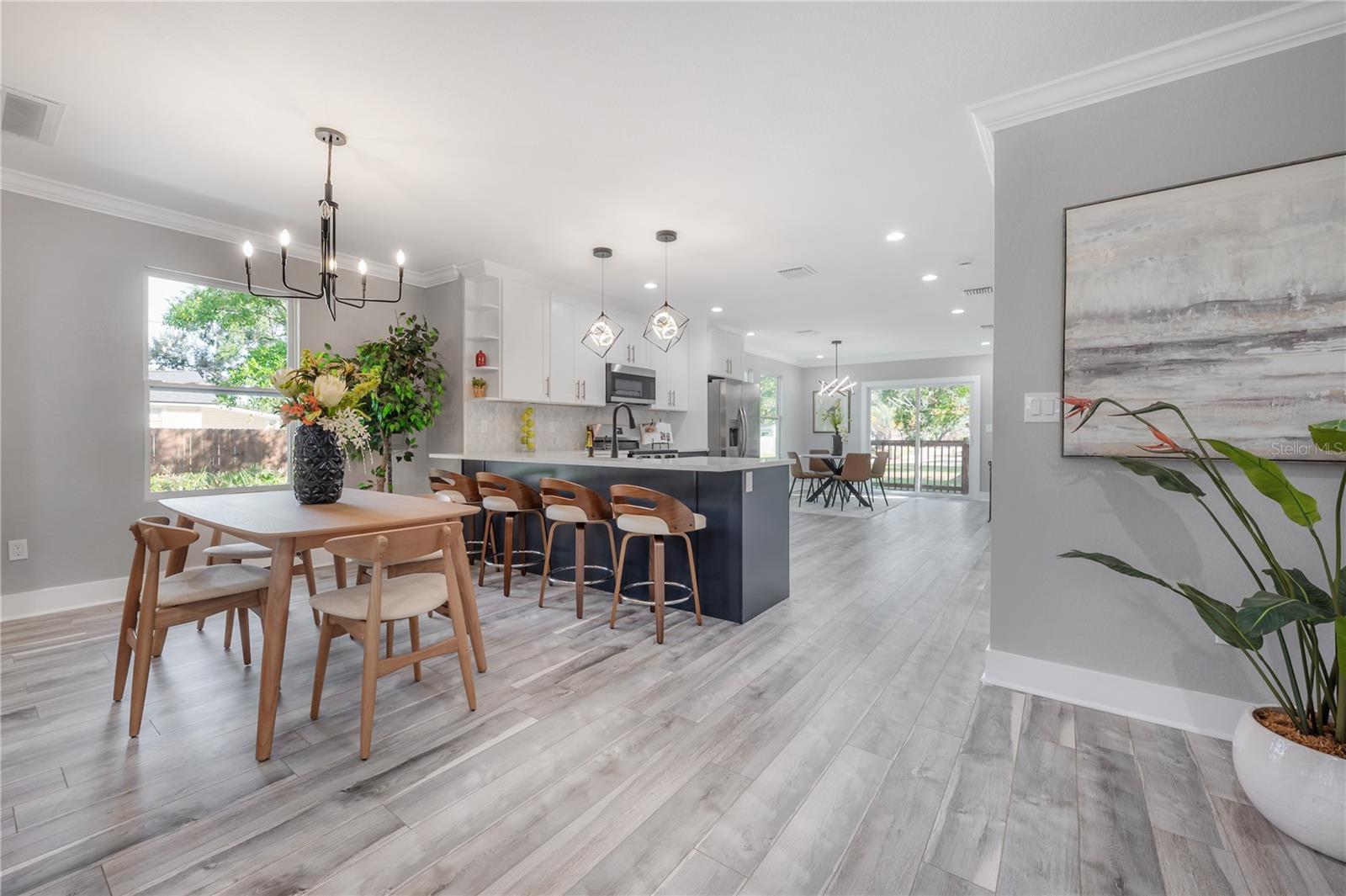 6505 N WELLINGTON AVE