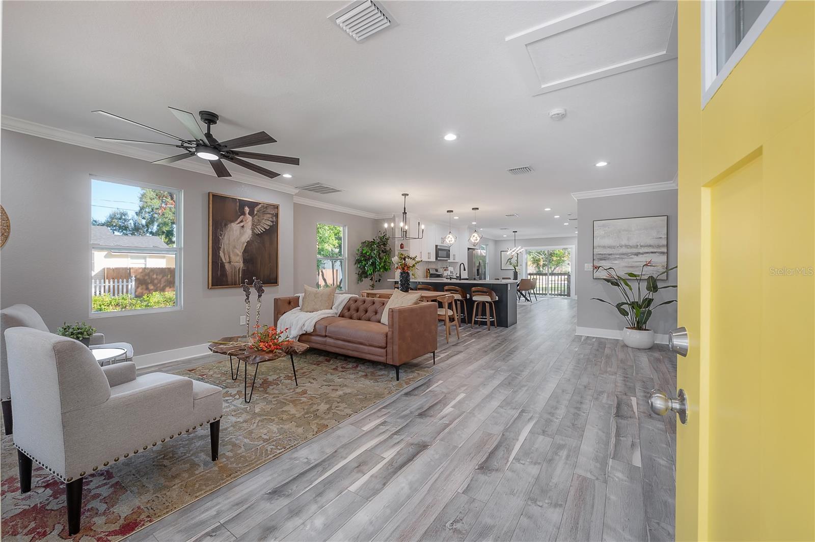 6505 N WELLINGTON AVE