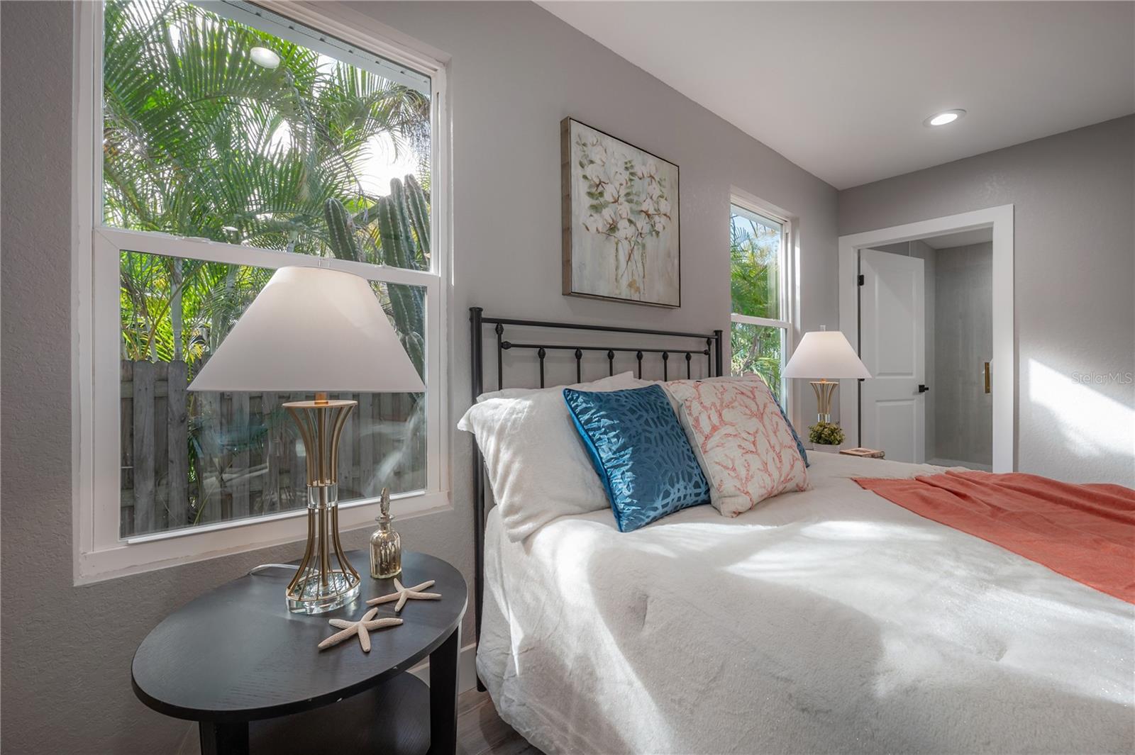 6505 N WELLINGTON AVE