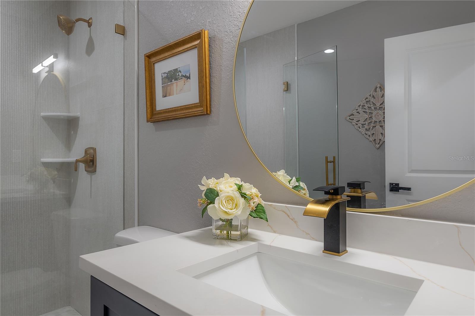 6505 N WELLINGTON AVE