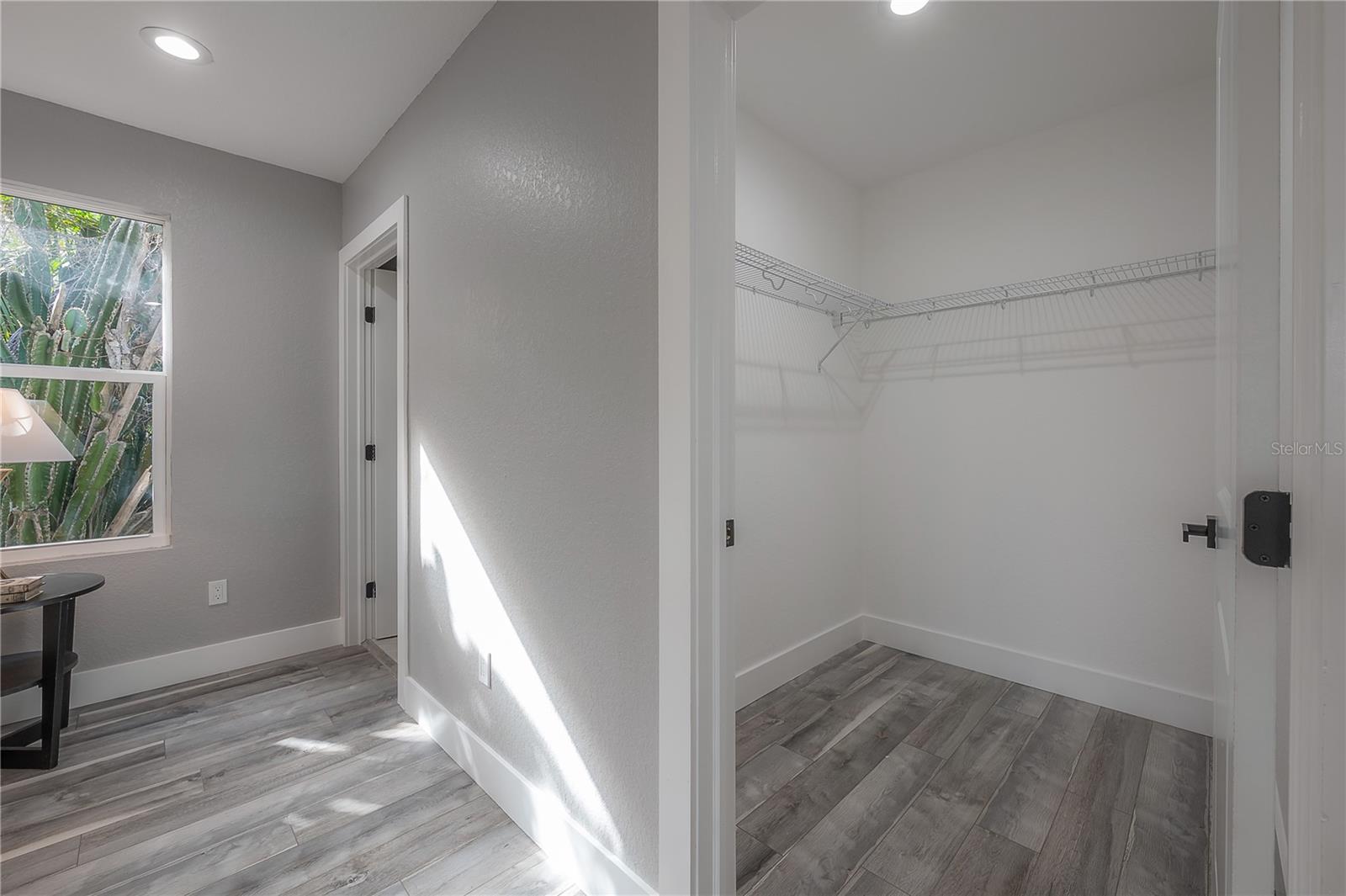 6505 N WELLINGTON AVE