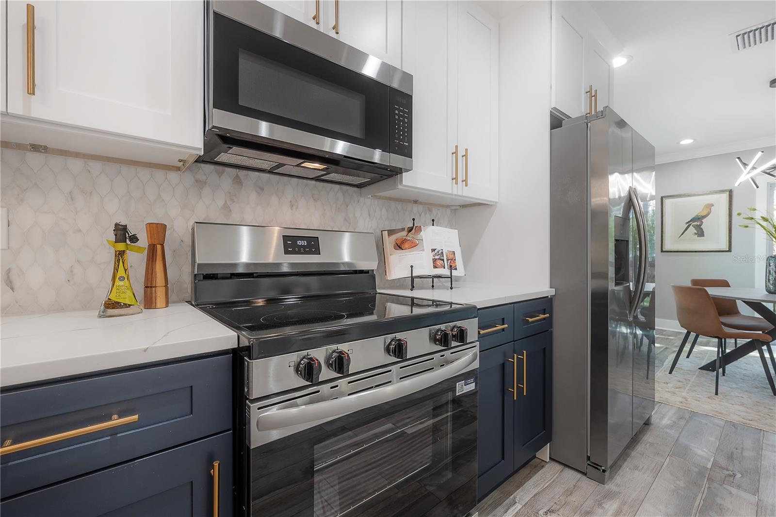 6505 N WELLINGTON AVE