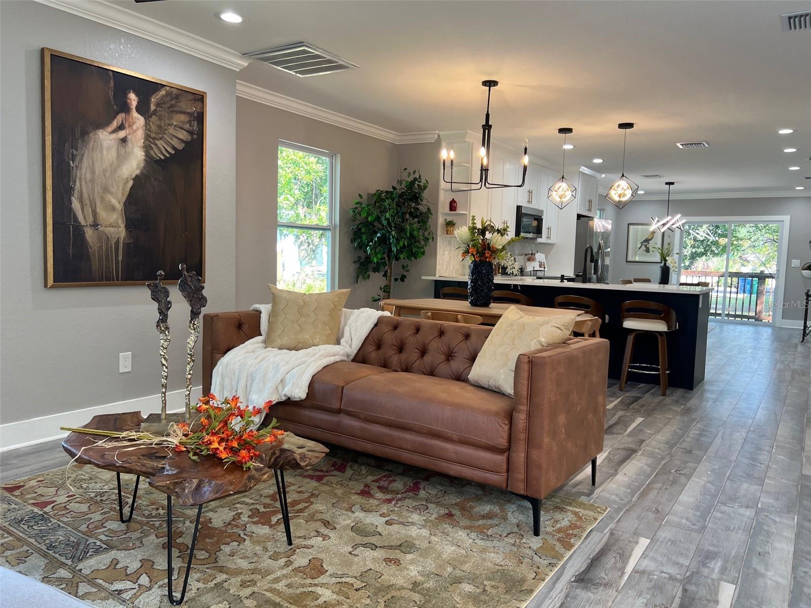 6505 N WELLINGTON AVE