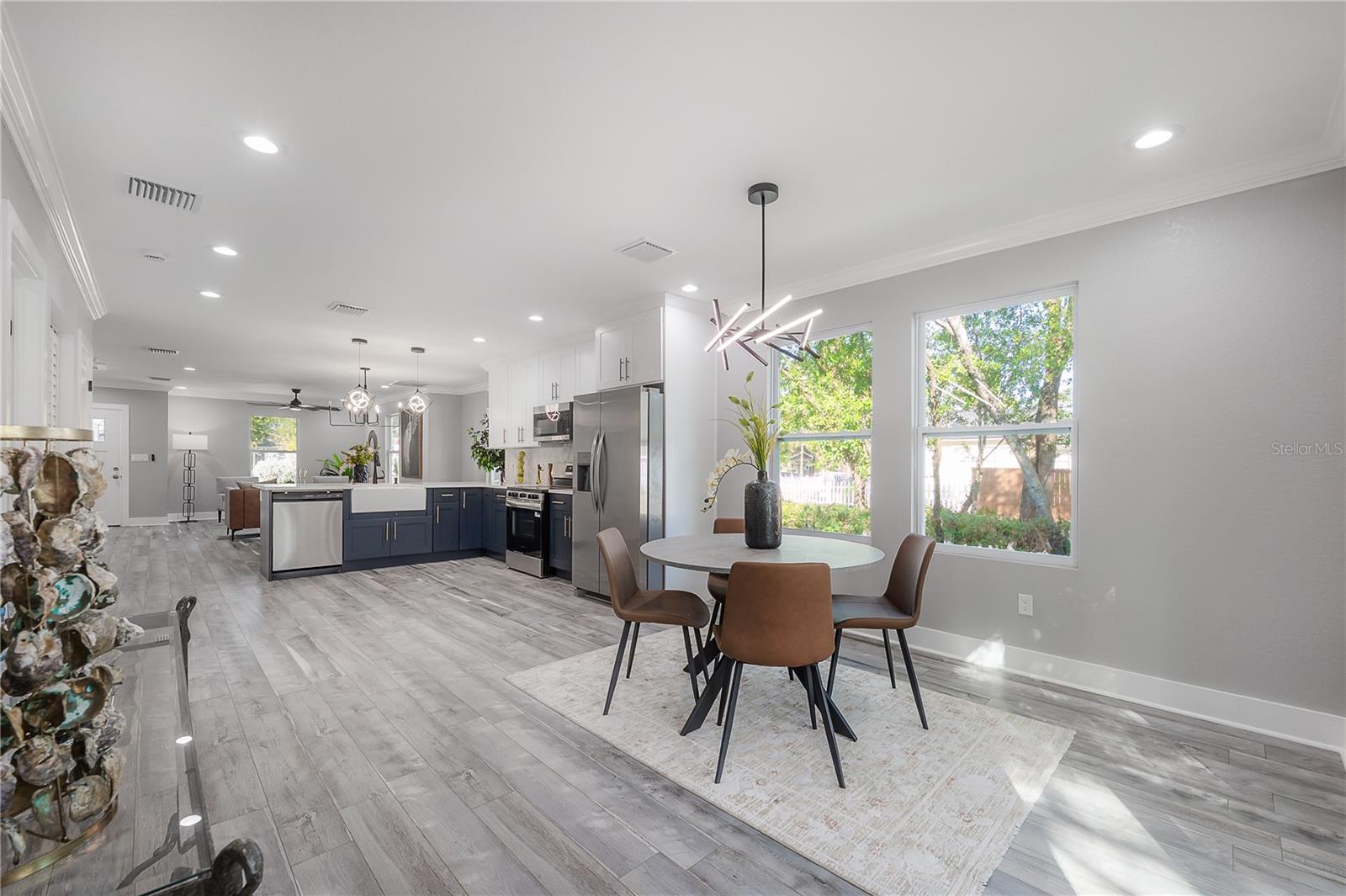 6505 N WELLINGTON AVE