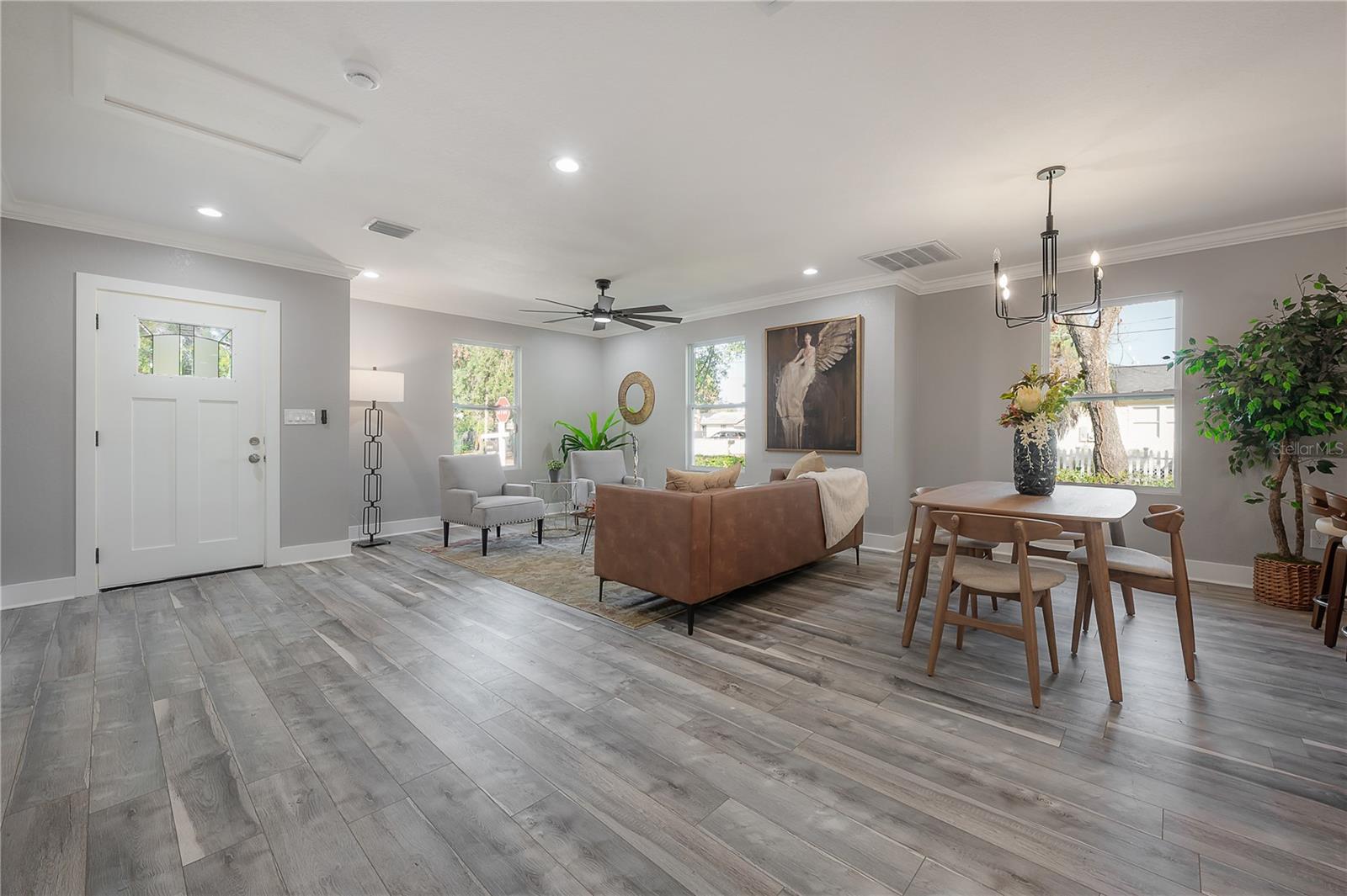 6505 N WELLINGTON AVE